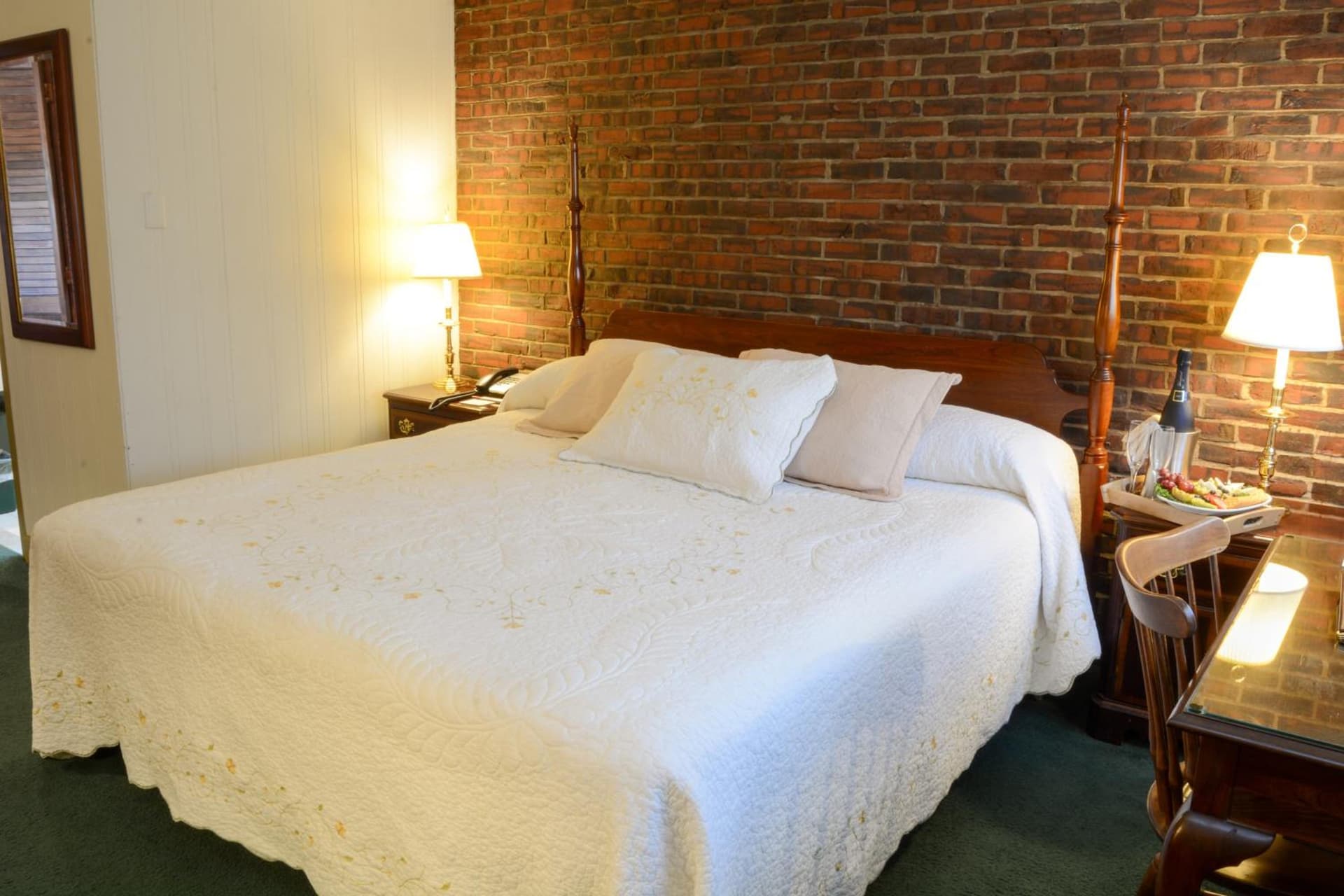 Lamies Inn & The Old Salt Tavern gallery photo in Hampton — image 17