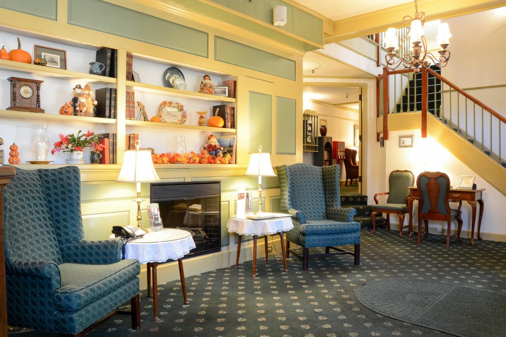 Lamies Inn & The Old Salt Tavern interior in Hampton — gallery photo 2