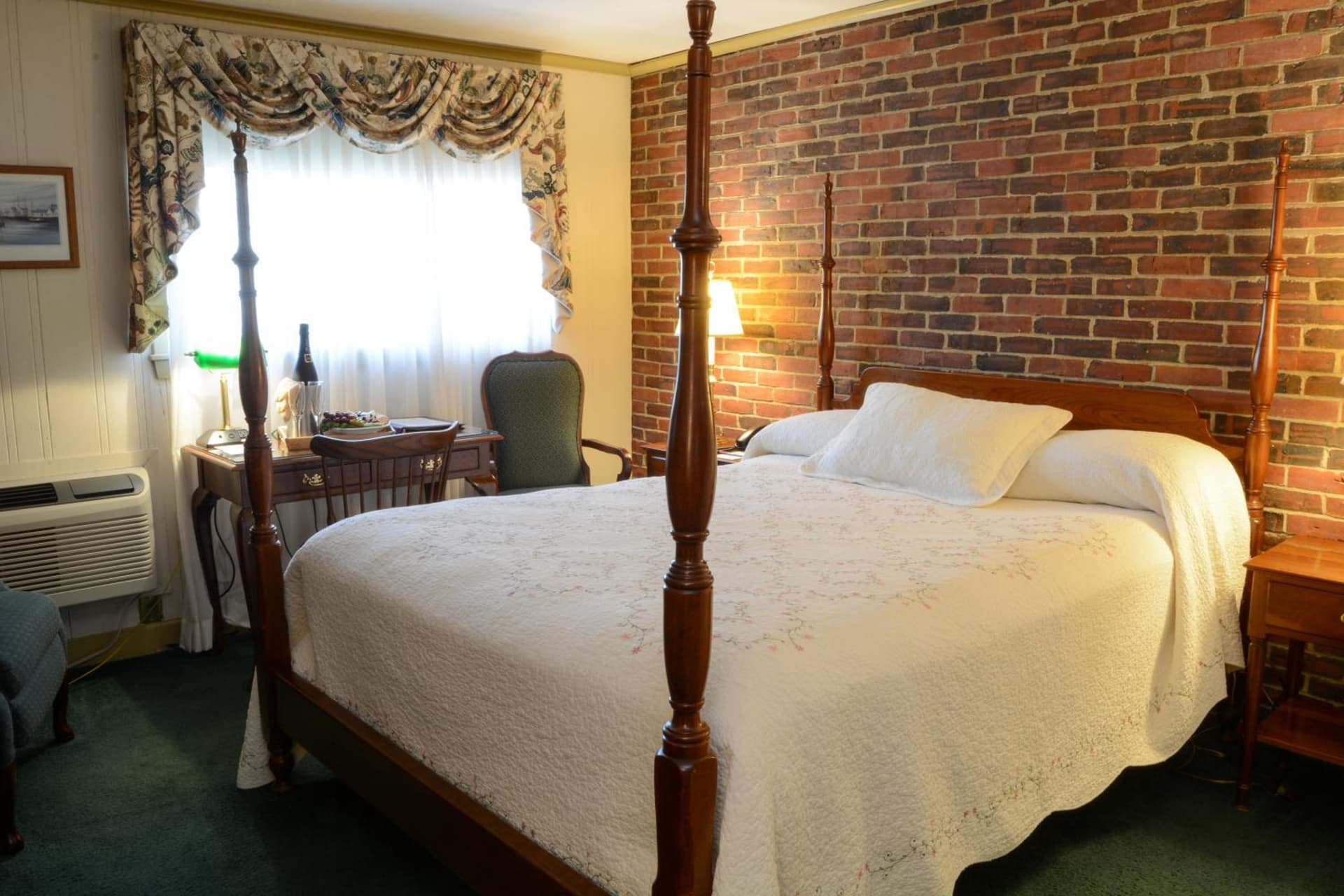 Lamies Inn & The Old Salt Tavern gallery photo in Hampton — image 21