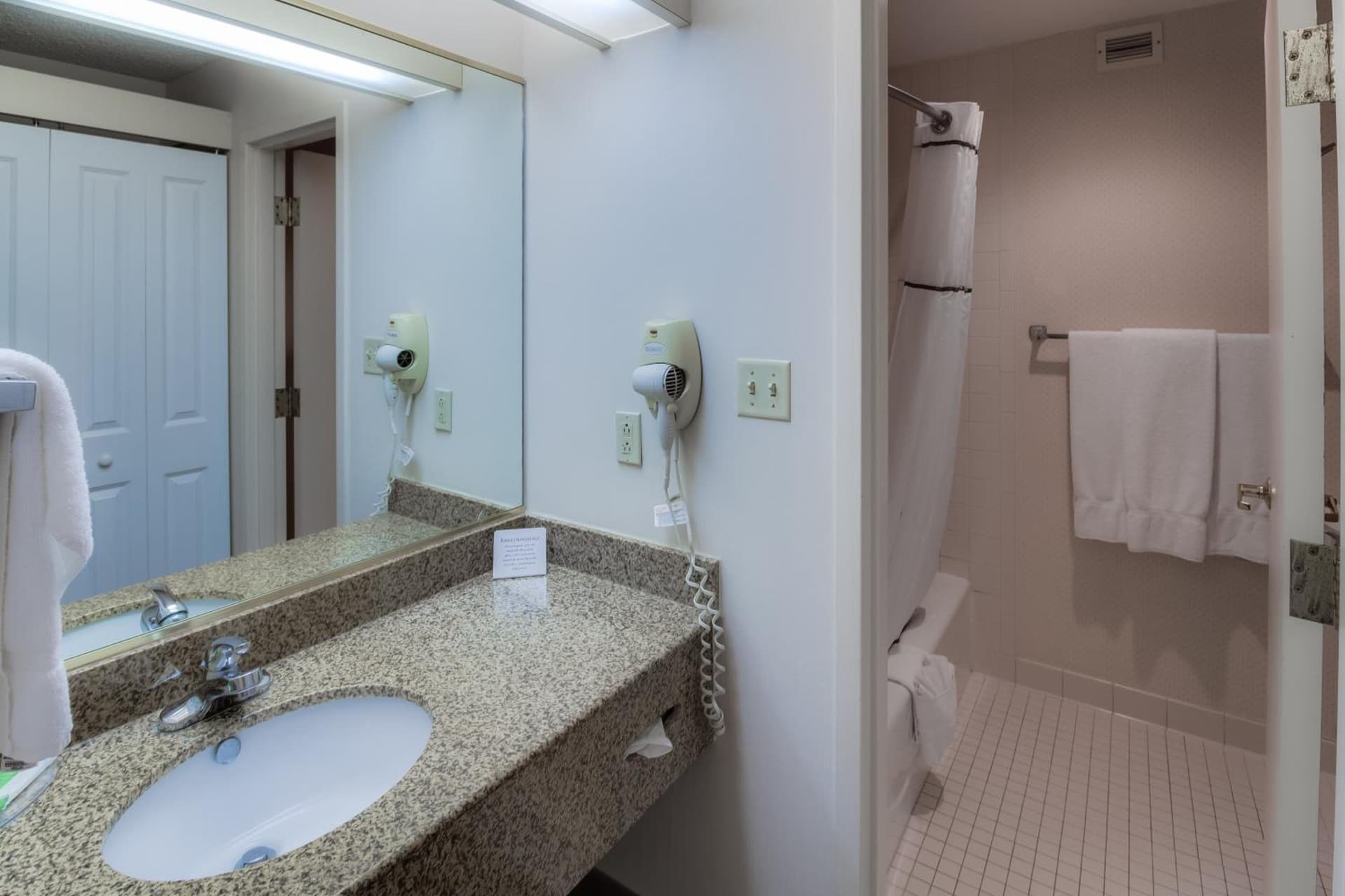 Ashmore Inn and Suites gallery photo in Lubbock, TX — image 15
