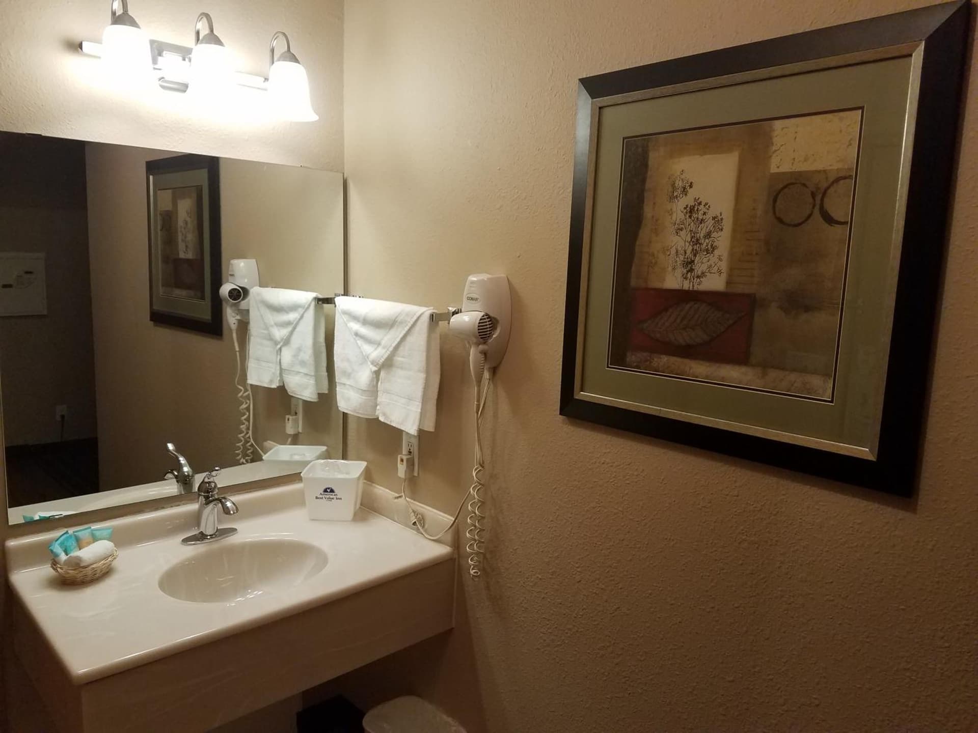 Americas Best Value Inn and Suites Bismarck gallery photo in Bismarck, ND — image 18