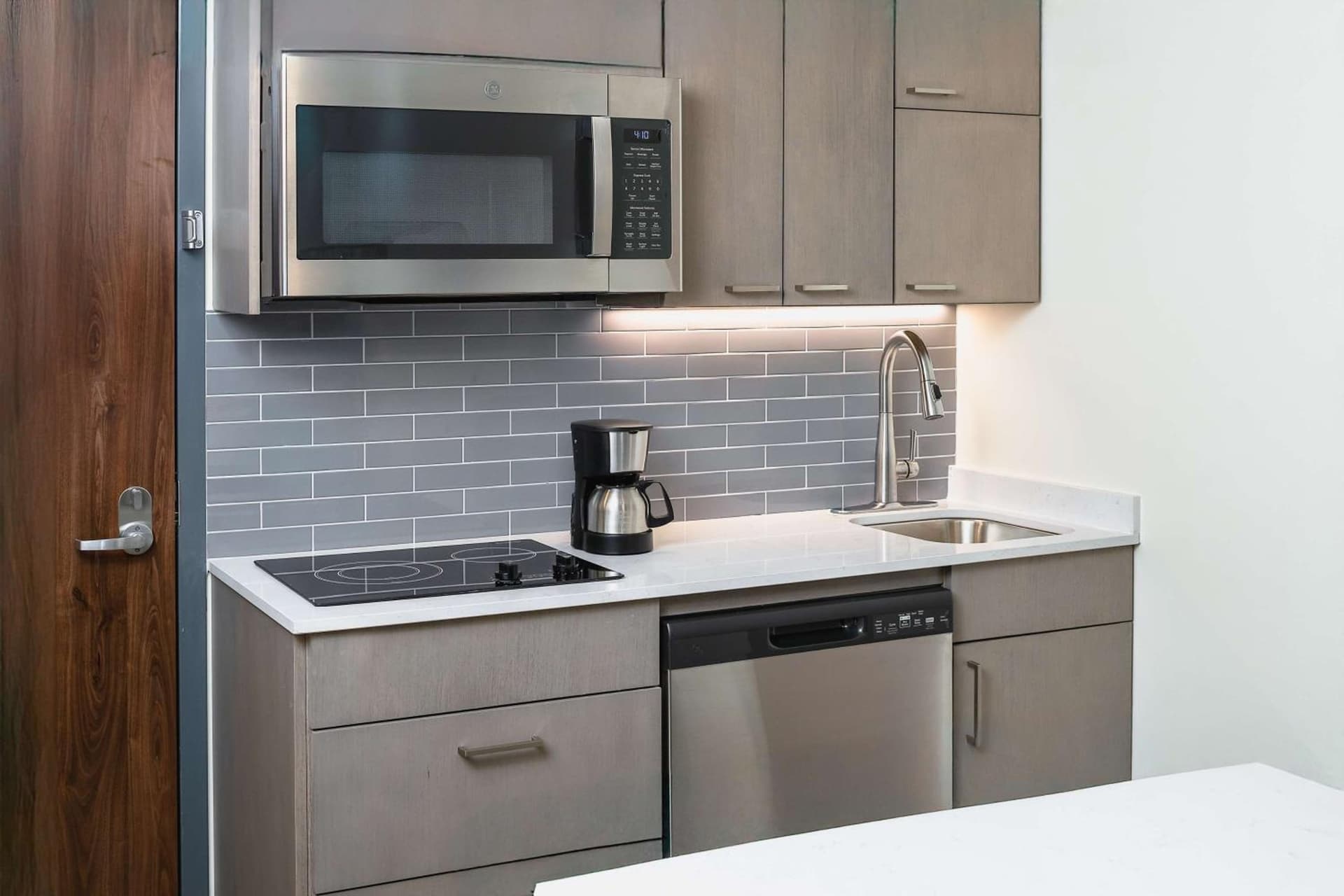 Hyatt House Auburn Hills/Detroit gallery photo in Lake Angelus, MI — image 9