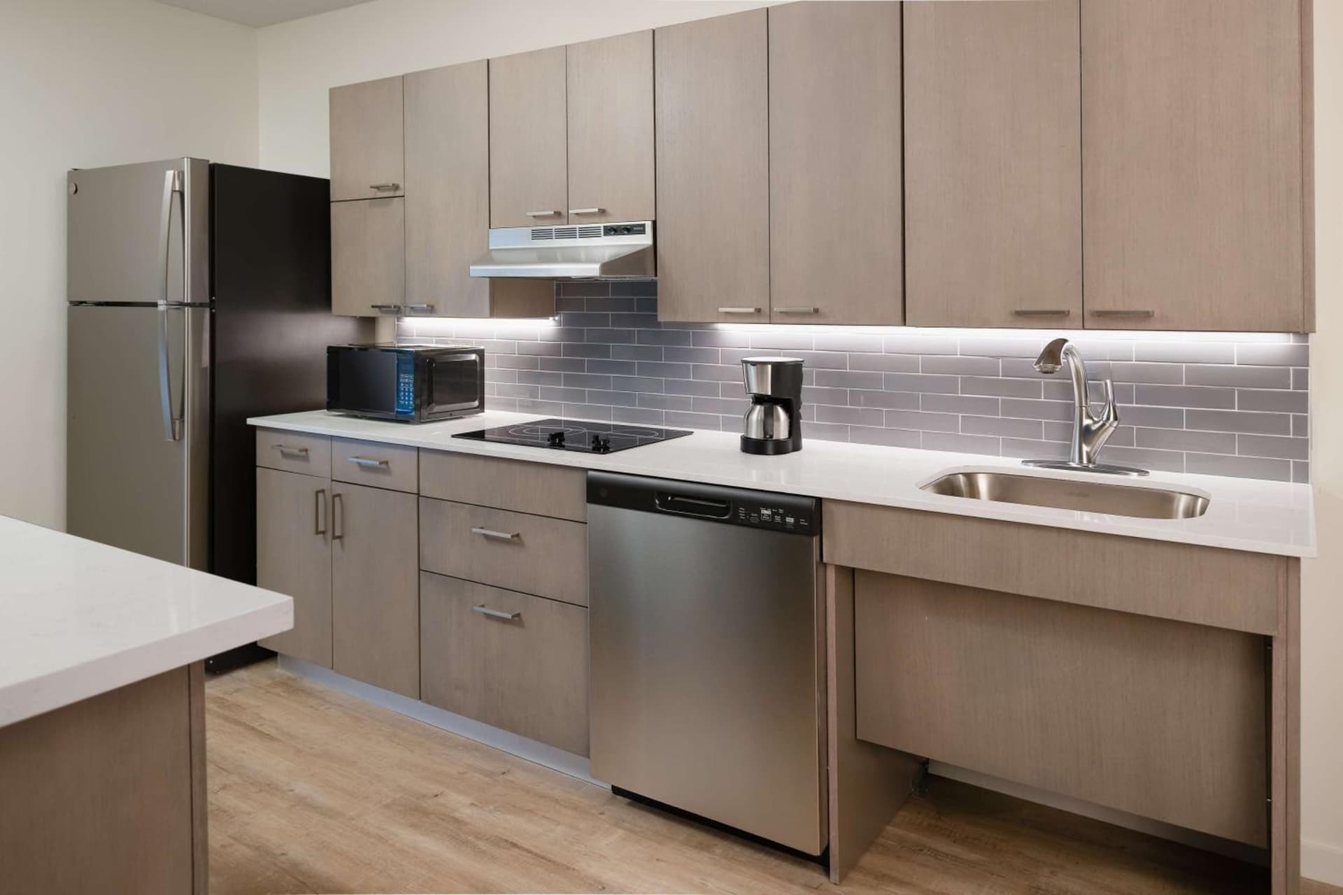 Hyatt House Auburn Hills/Detroit gallery photo in Lake Angelus, MI — image 33
