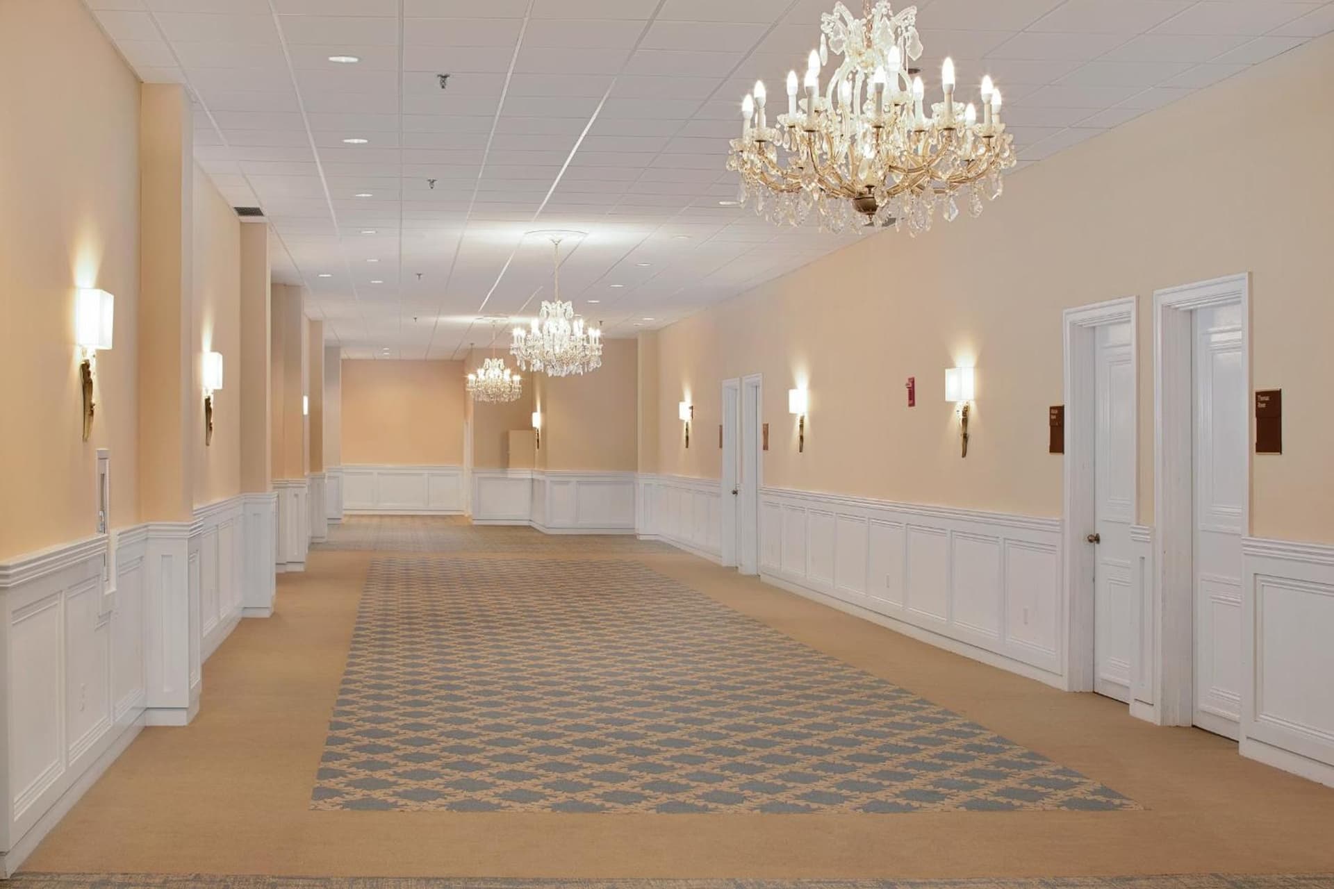 Westford Regency Inn & Conference Center interior in Westford — gallery photo 2