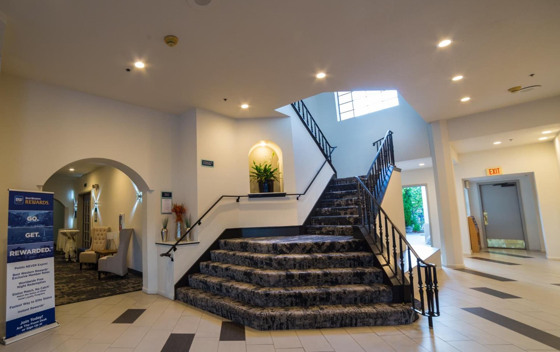 Best Western Posada Royale Hotel & Suites gallery photo in Simi Valley, CA — image 12