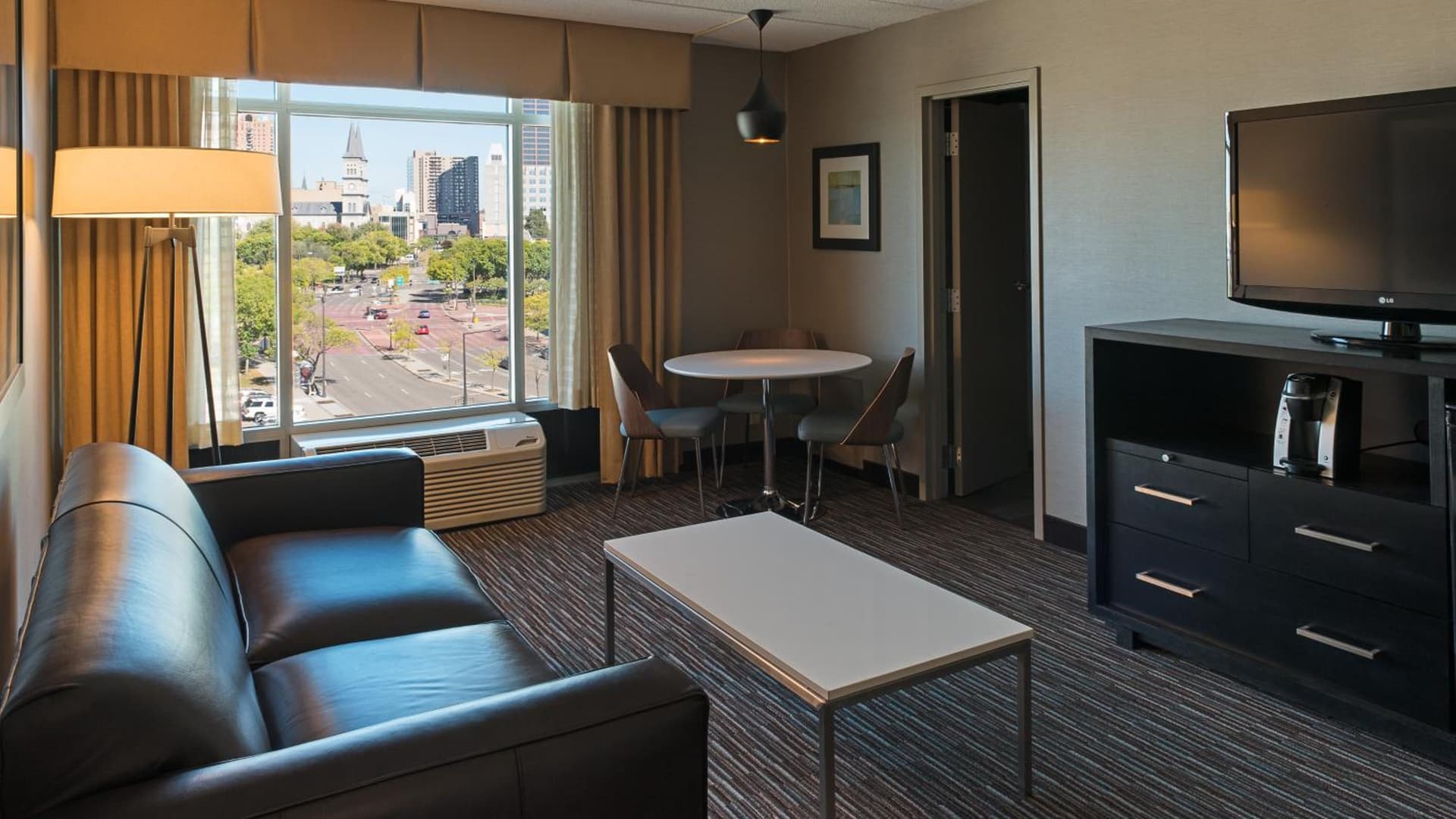 Holiday Inn St. Paul Downtown by IHG interior in Saint Paul, MN — gallery photo 2