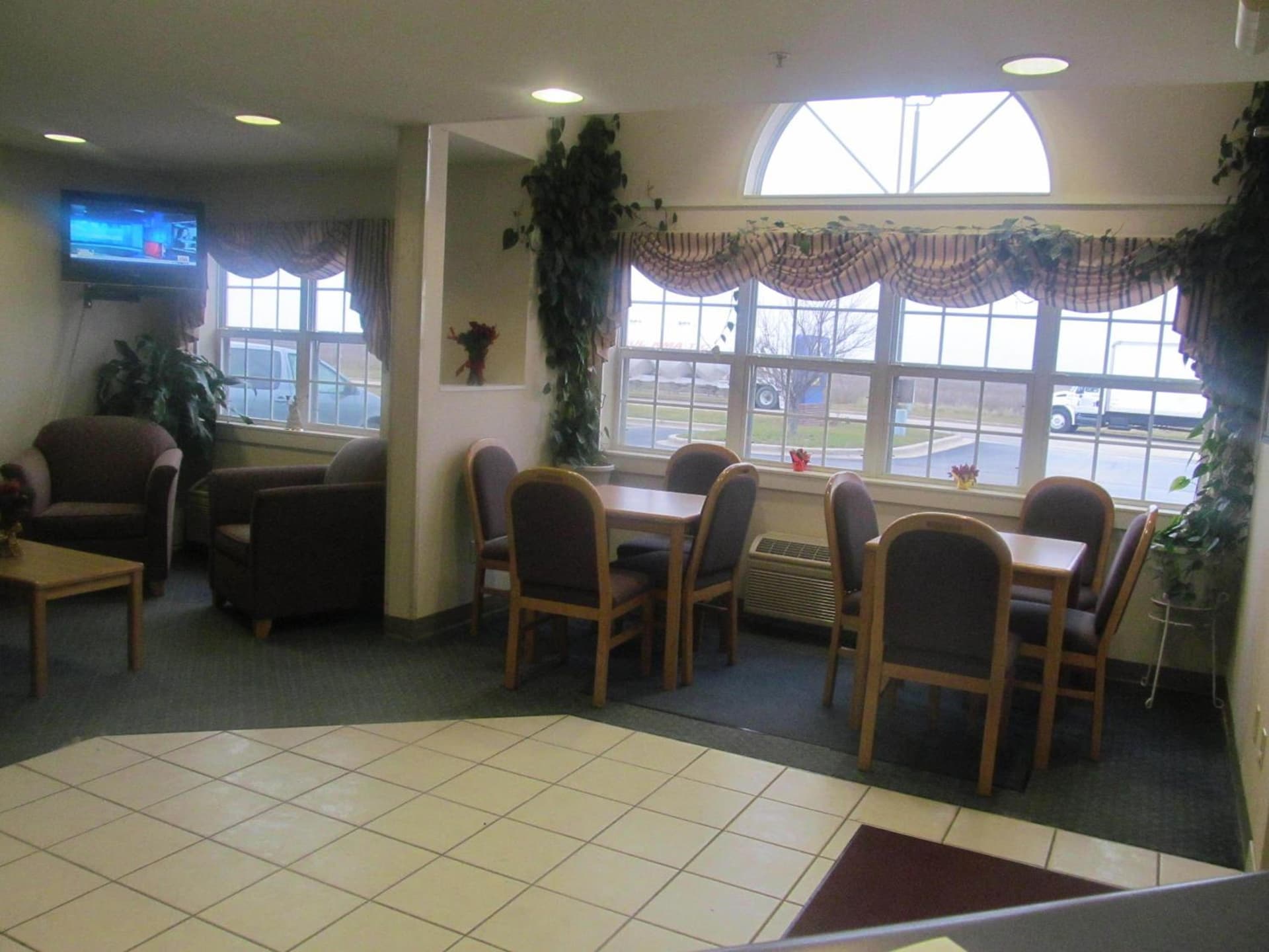 Microtel Inn by Wyndham Champaign gallery photo in Champaign, IL — image 37
