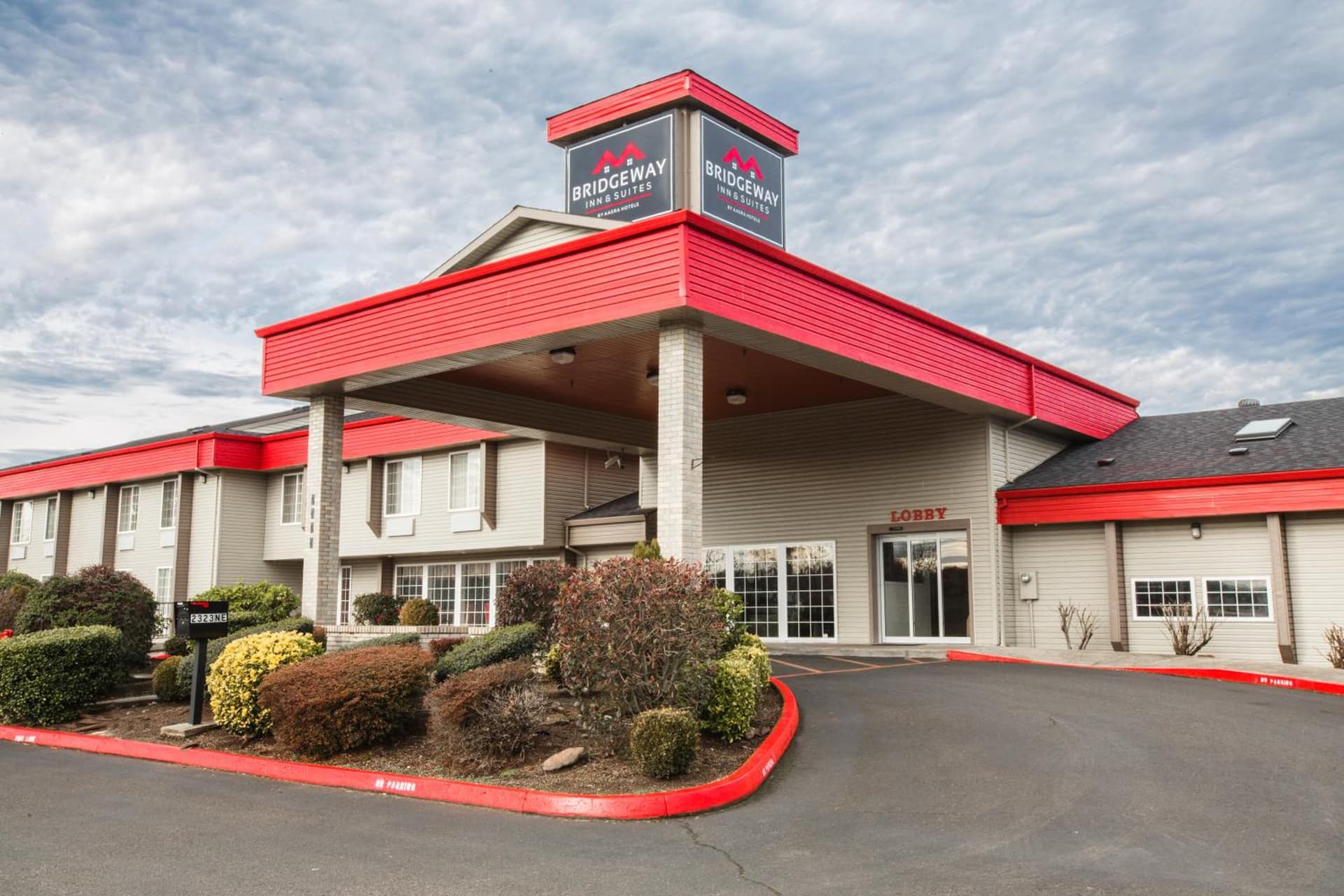 Bridgeway Inn & Suites - Portland Airport property views in Gresham, OR — gallery photo 3