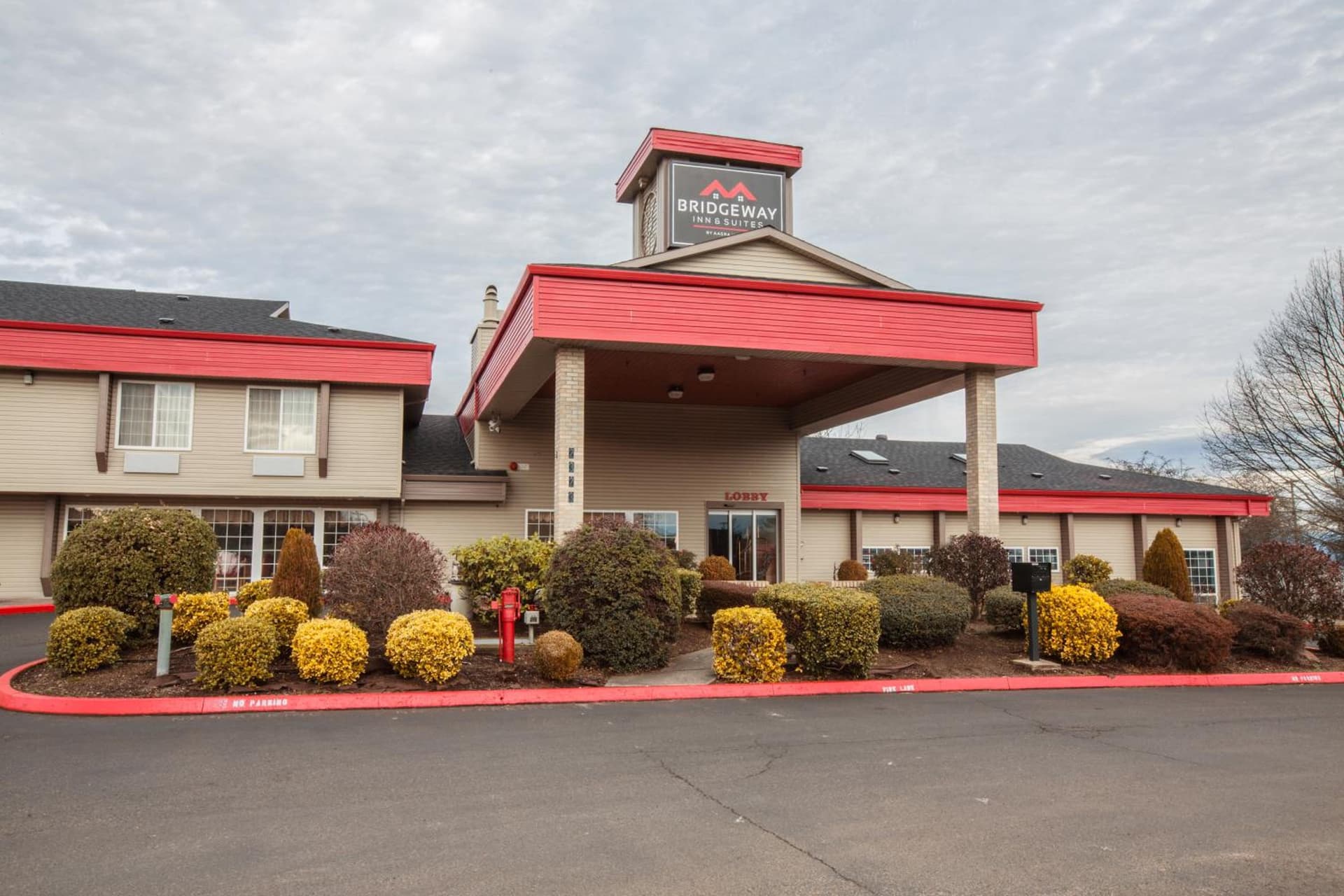Bridgeway Inn & Suites - Portland Airport exterior or lobby in Gresham, OR — main listing photo