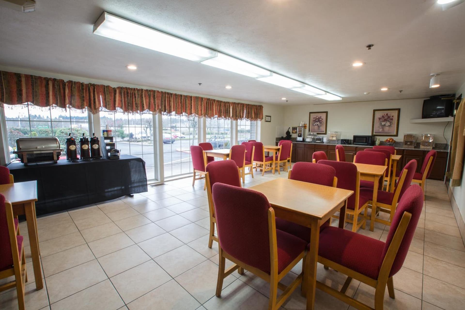 Bridgeway Inn & Suites - Portland Airport gallery photo in Gresham, OR — image 6