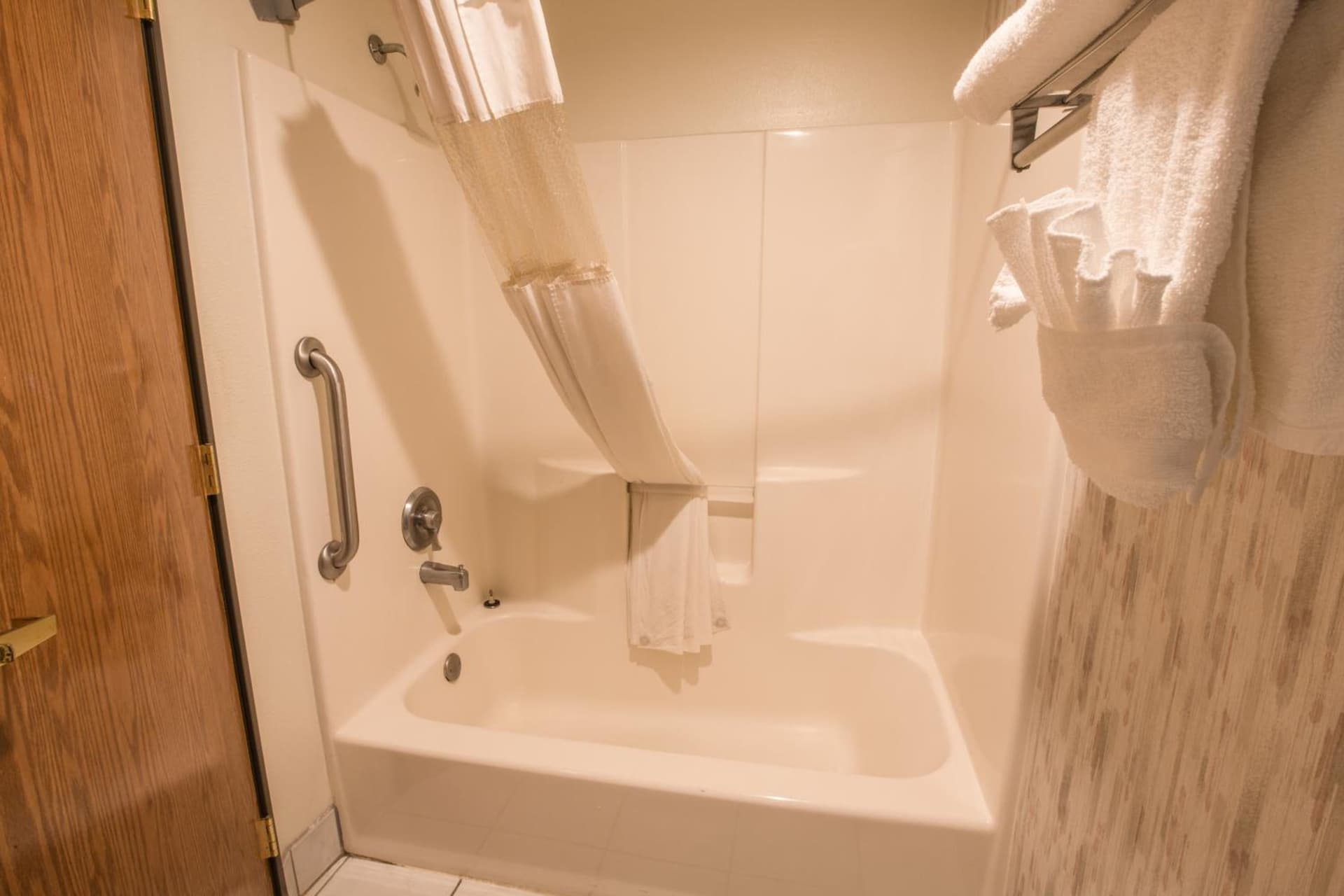 Bridgeway Inn & Suites - Portland Airport gallery photo in Gresham, OR — image 7