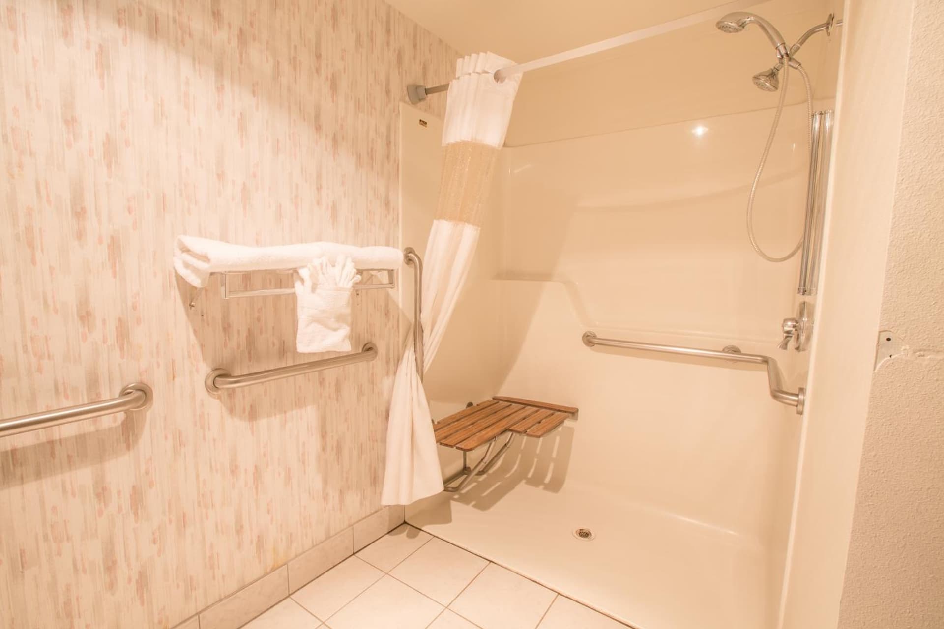 Bridgeway Inn & Suites - Portland Airport gallery photo in Gresham, OR — image 17