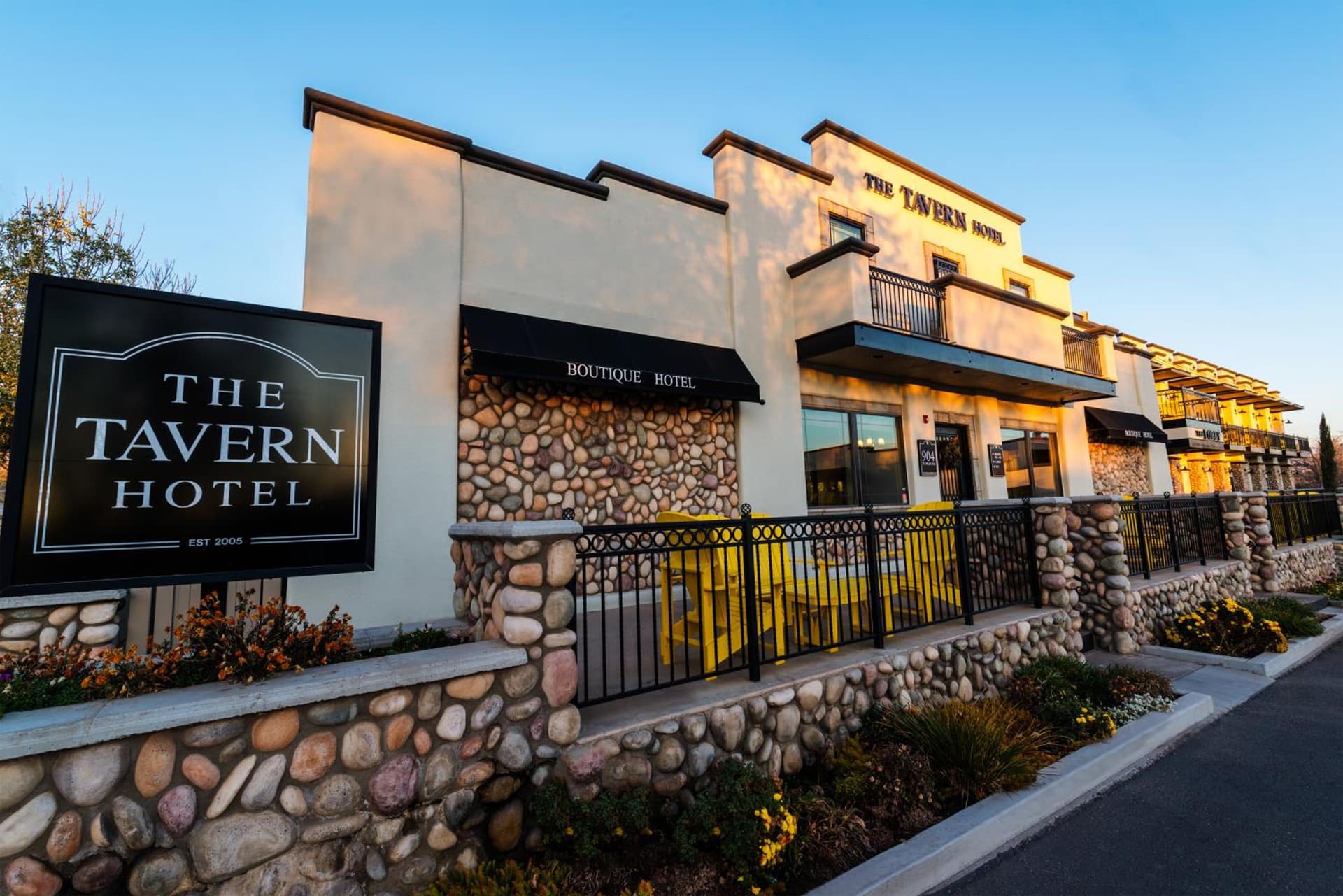 The Tavern Hotel featured exterior or lobby in Cottonwood, AZ — similar hotel
