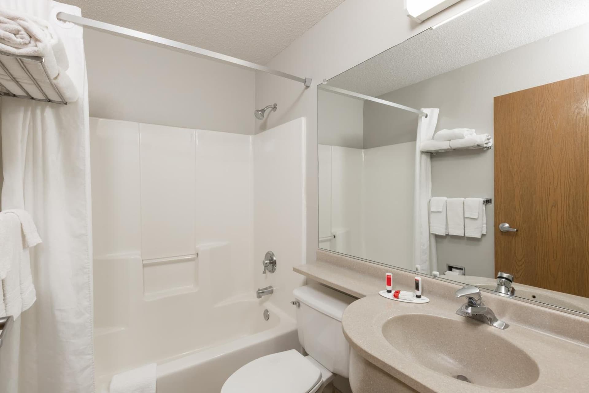 Microtel Inn & Suites by Wyndham Sioux Falls gallery photo in Sioux Falls, SD — image 5