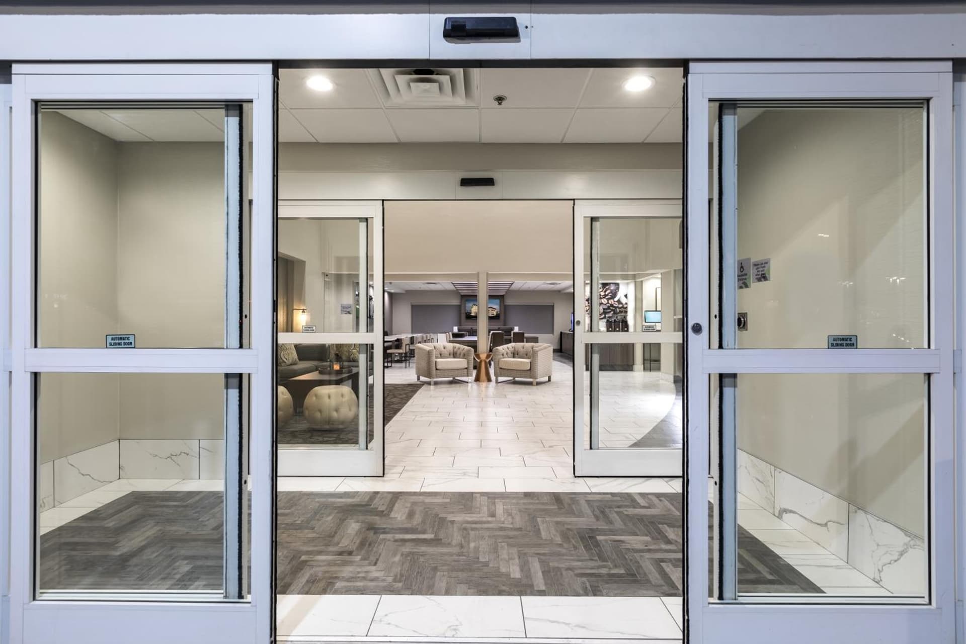 Wingate Augusta Washington Road by Wyndham interior in Augusta, GA — gallery photo 2