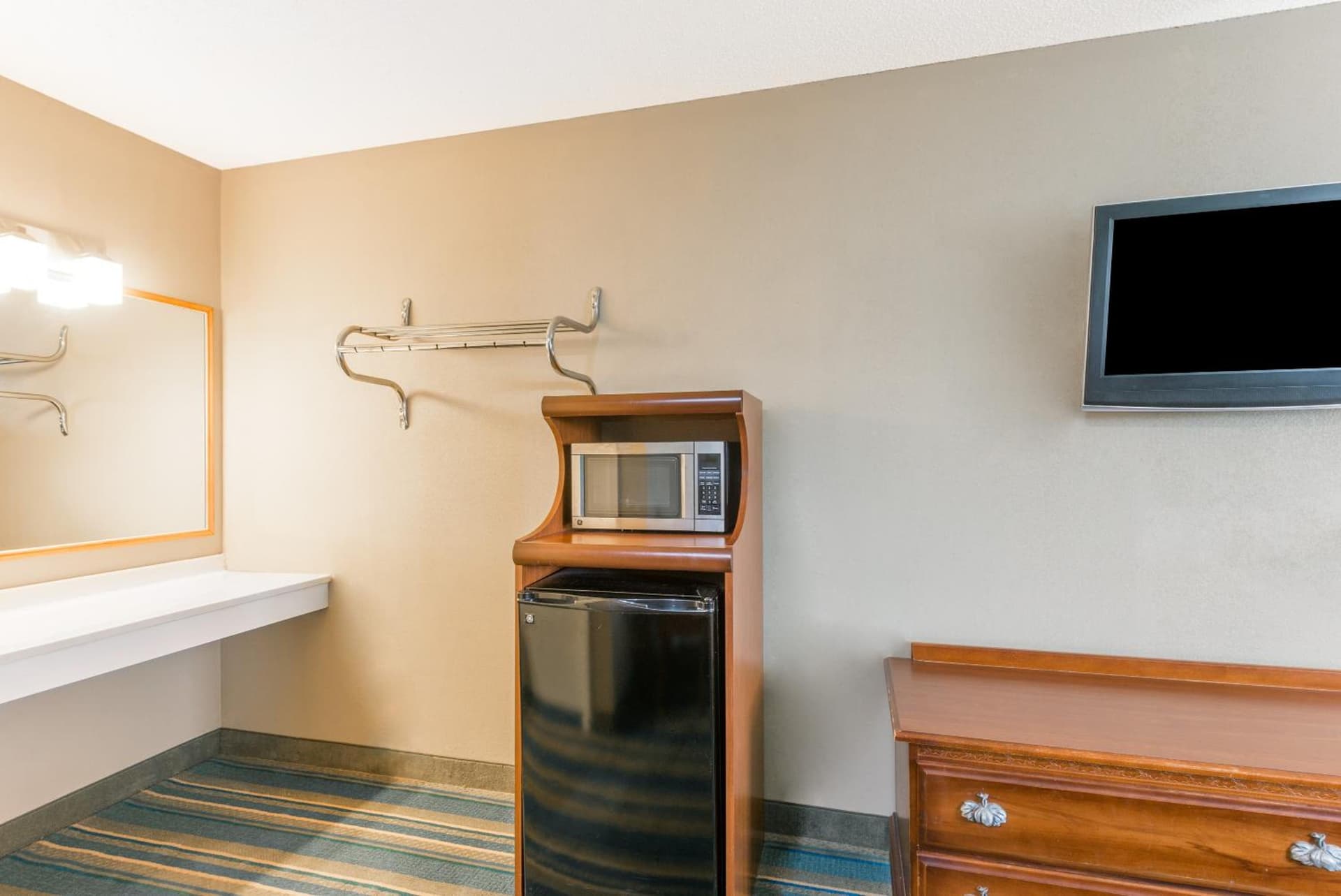 Super 8 by Wyndham Greencastle interior in Greencastle, PA — gallery photo 2