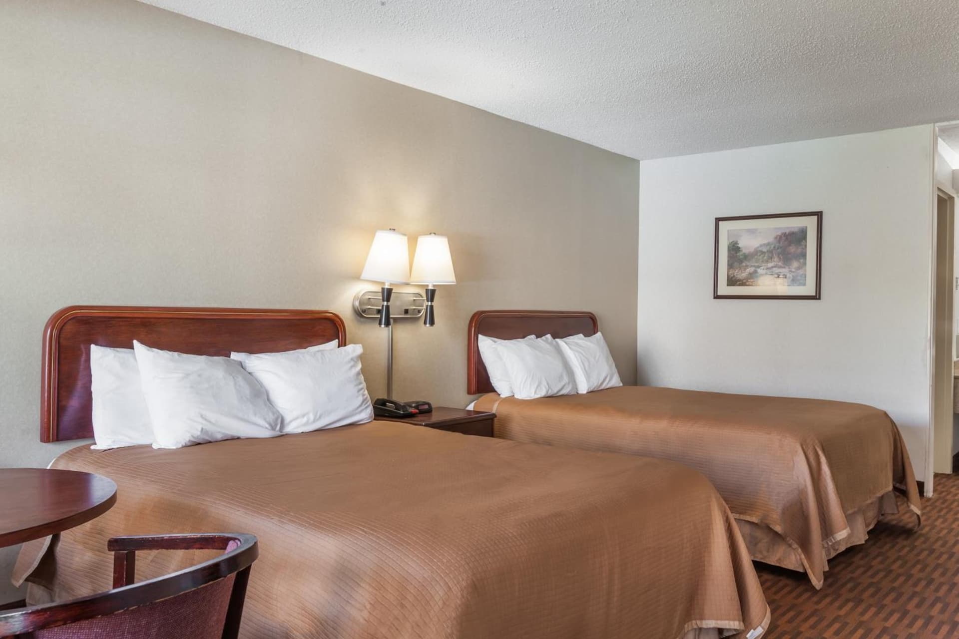 Howard Johnson by Wyndham Albany interior in Albany, NY — gallery photo 2