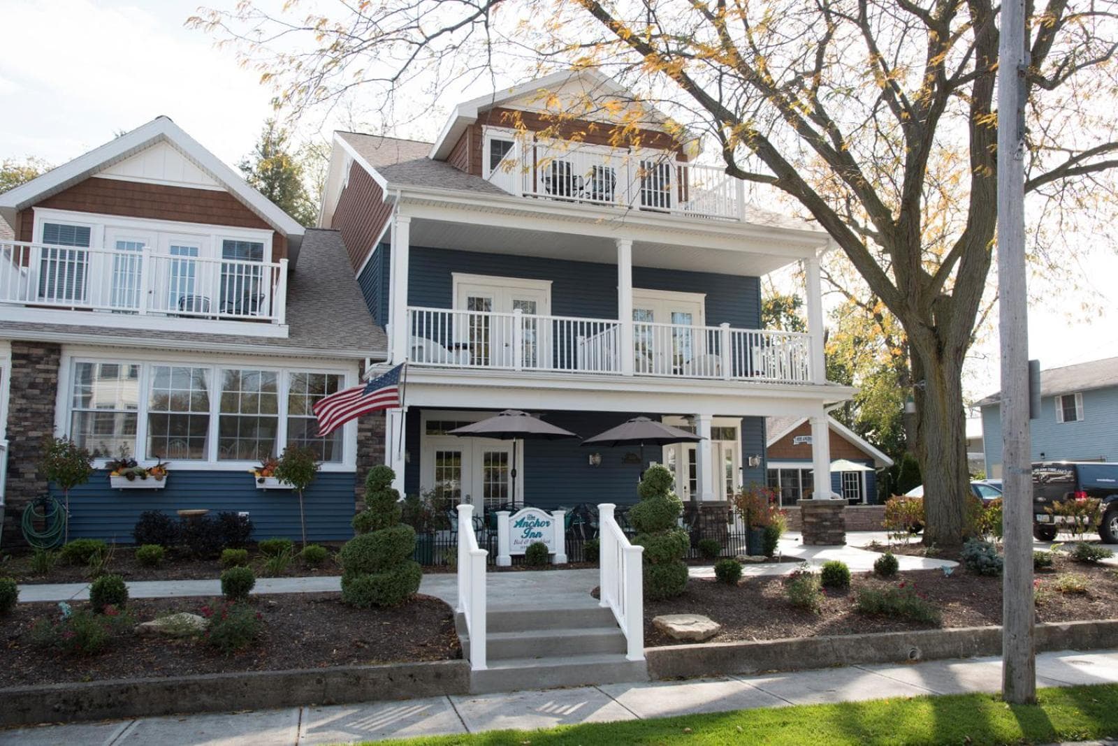 Anchor Inn Boutique Hotel interior in Put-in-Bay, OH — gallery photo 2