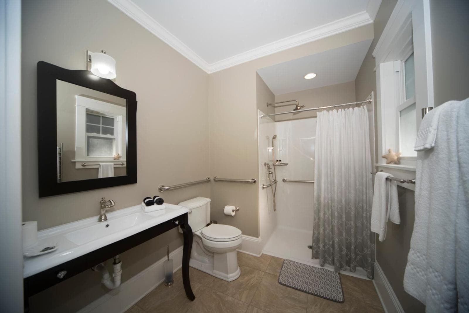 Anchor Inn Boutique Hotel gallery photo in Put-in-Bay, OH — image 38
