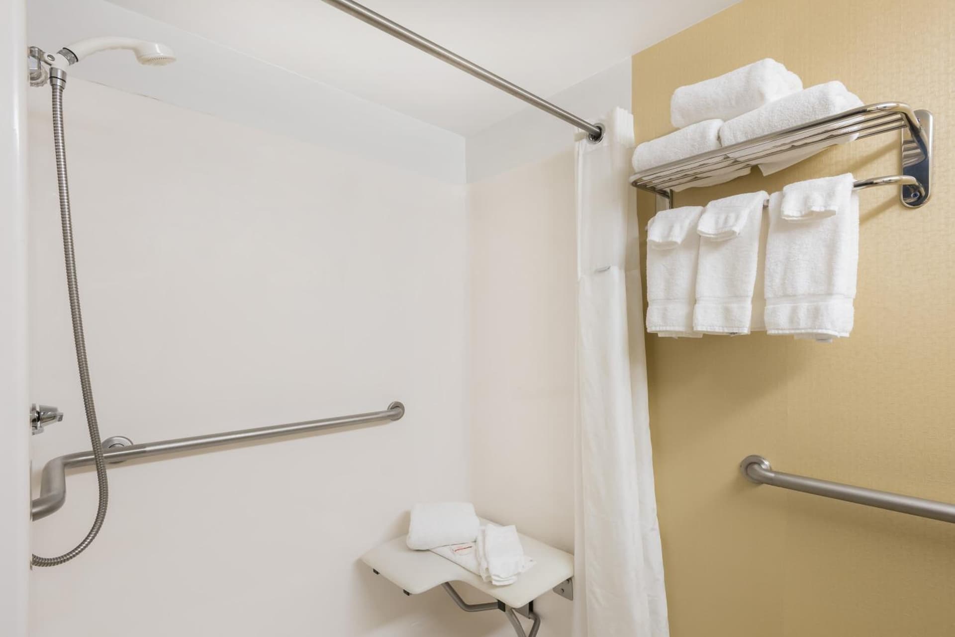 Ramada Plaza by Wyndham Portland gallery photo in Portland, ME — image 75