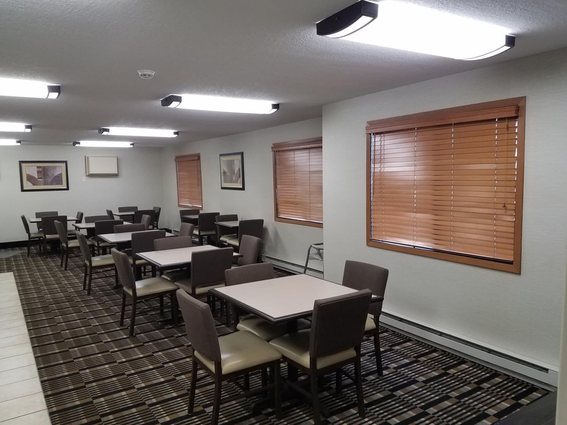 Americas Best Value Inn and Suites Bismarck gallery photo in Bismarck, ND — image 6