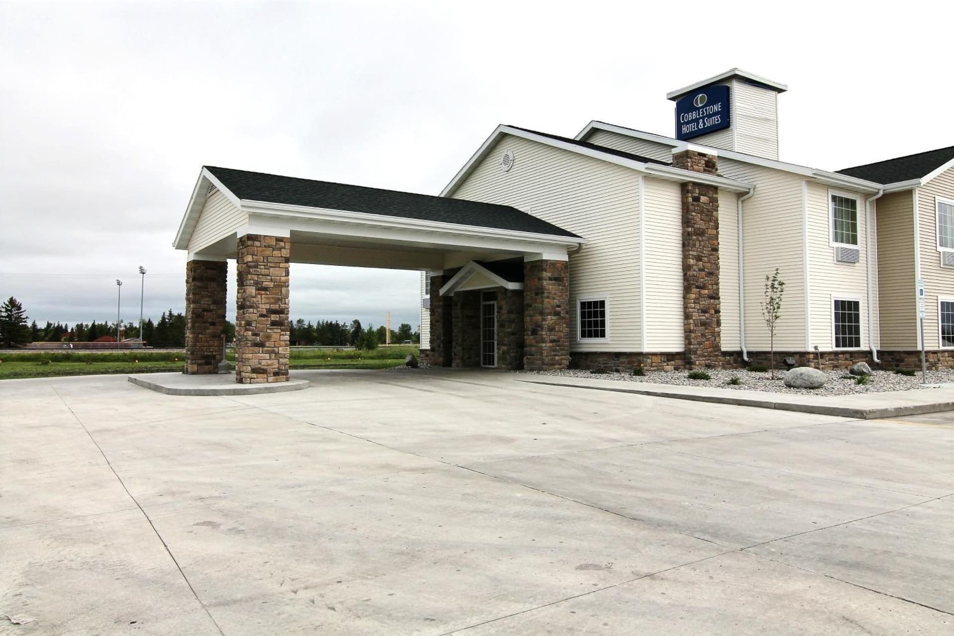 AmeriVu inn and Suites - Crookston featured exterior or lobby in Crookston, MN — similar hotel