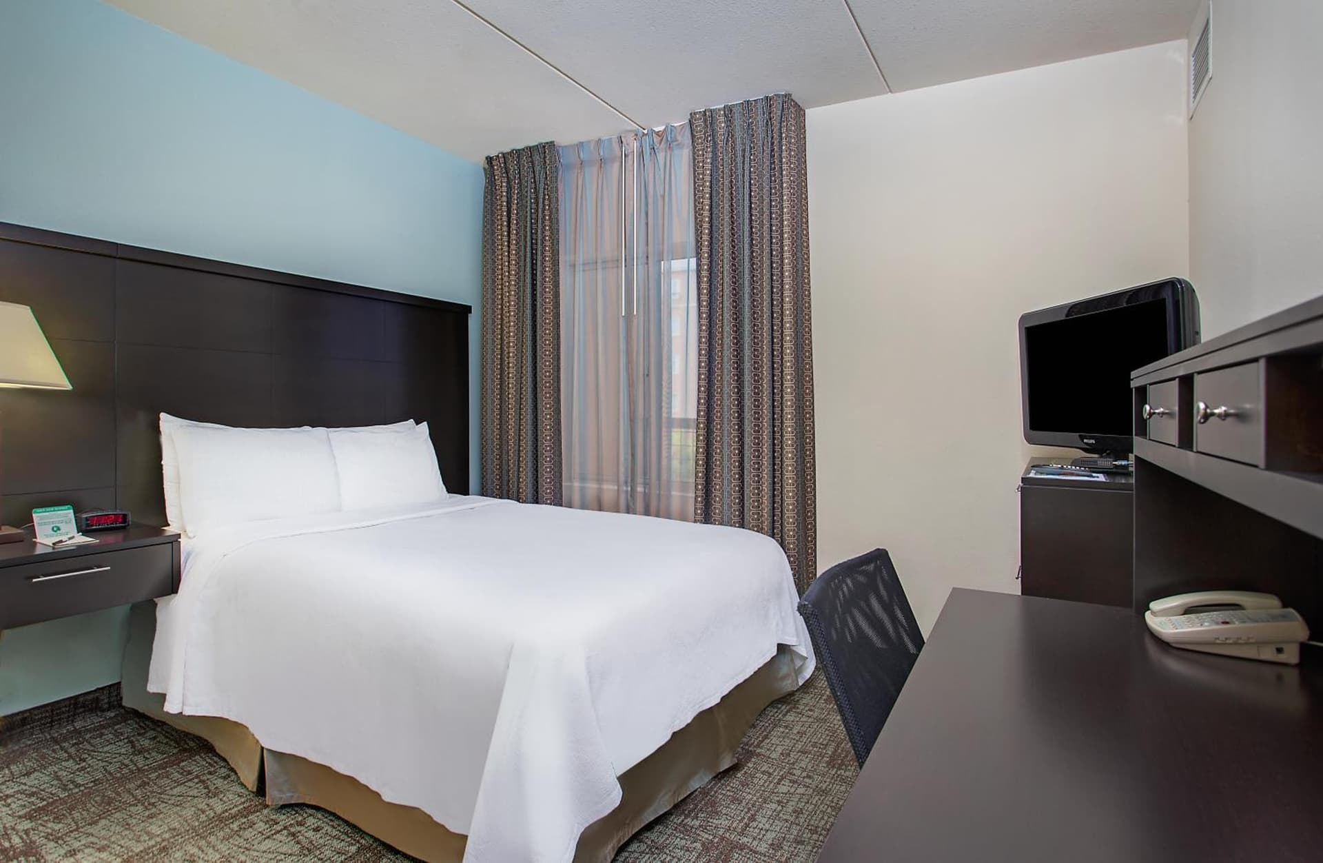 Staybridge Suites Chattanooga Downtown - Convention Center by IHG interior in Chattanooga, TN — gallery photo 2