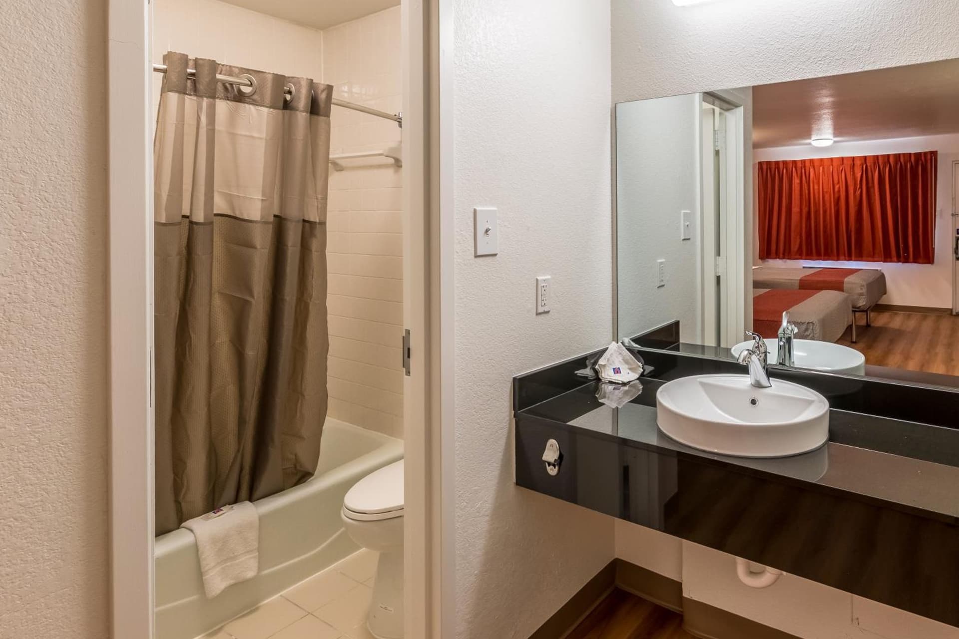 Motel 6-Arlington, TX - UTA gallery photo in Arlington, TX — image 23