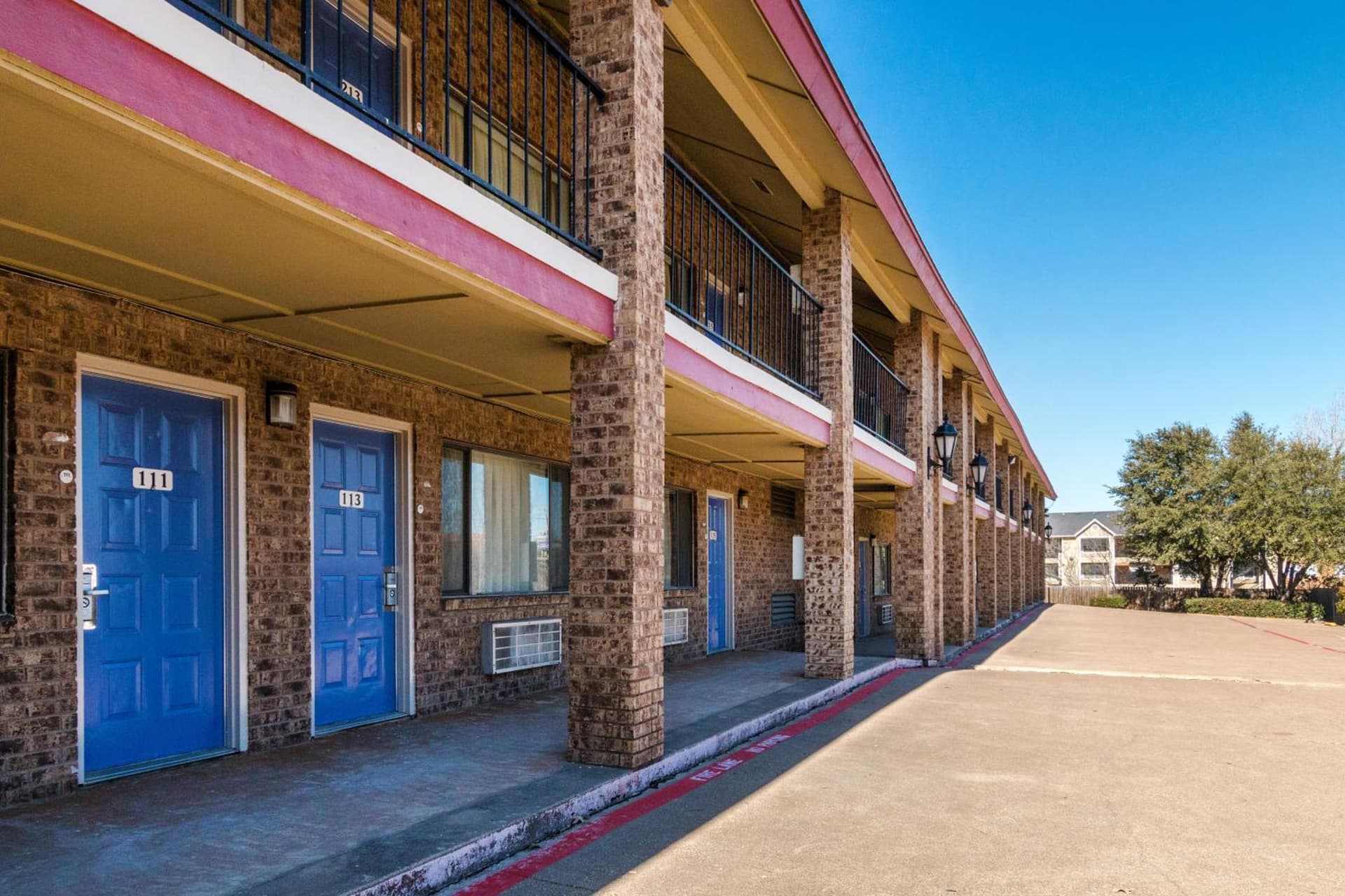 Motel 6-Arlington, TX - UTA interior in Arlington, TX — gallery photo 2