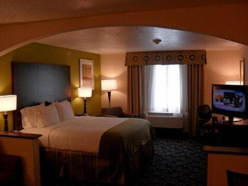 Holiday Inn Express and Suites Urbandale Des Moines by IHG interior in Urbandale, IA — gallery photo 2