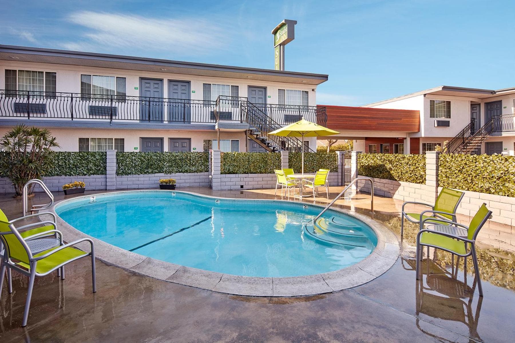 Studio Inn & Suites at Promenade Downey gallery photo in Downey, CA — image 10