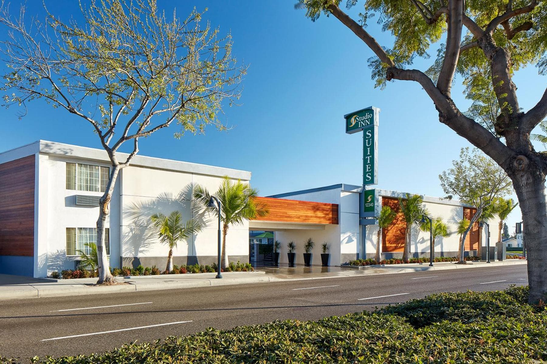 Studio Inn & Suites at Promenade Downey interior in Downey, CA — gallery photo 2