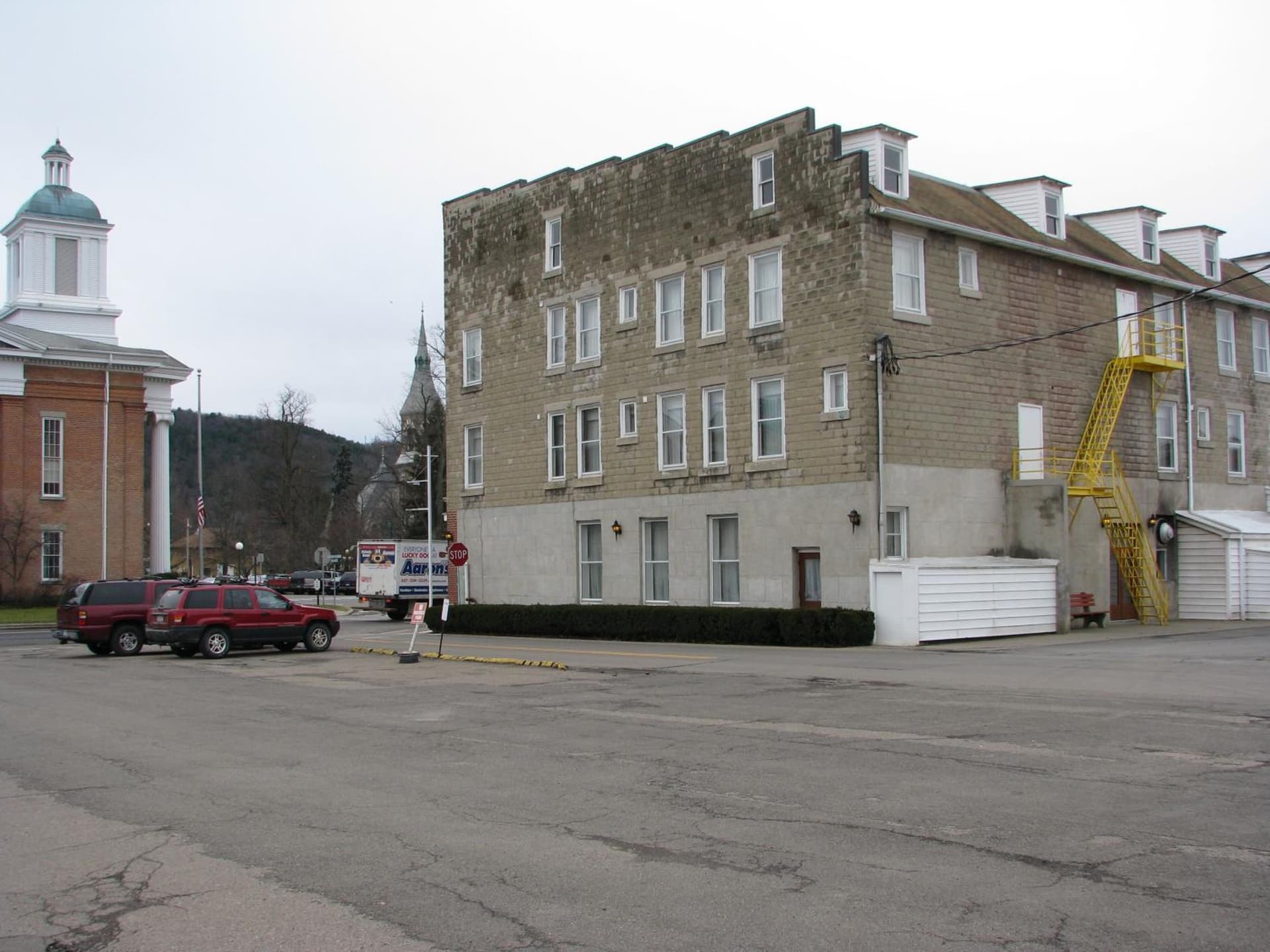 Old National Hotel property views in Bath — gallery photo 3