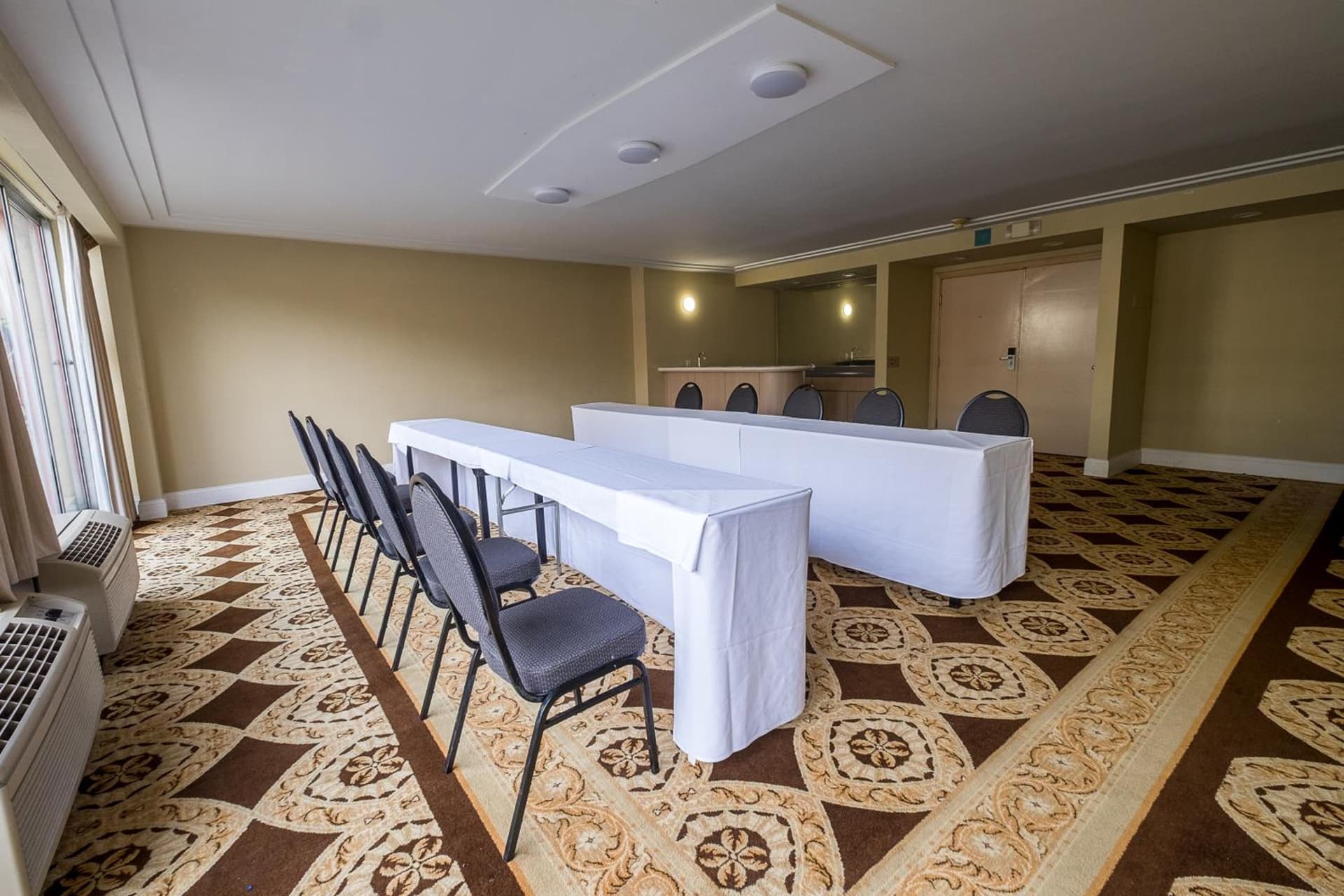 Howard Johnson by Wyndham Fullerton/Anaheim Conference Cntr gallery photo in Fullerton, CA — image 5