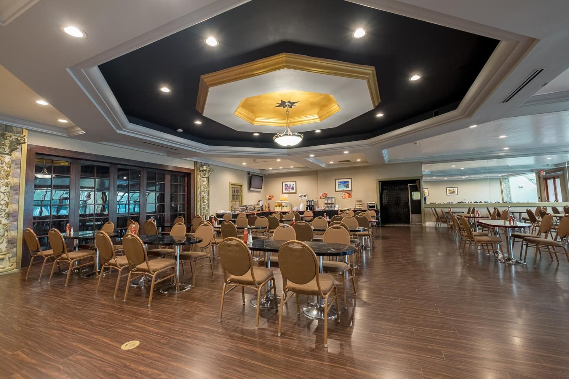 Howard Johnson by Wyndham Fullerton/Anaheim Conference Cntr gallery photo in Fullerton, CA — image 14