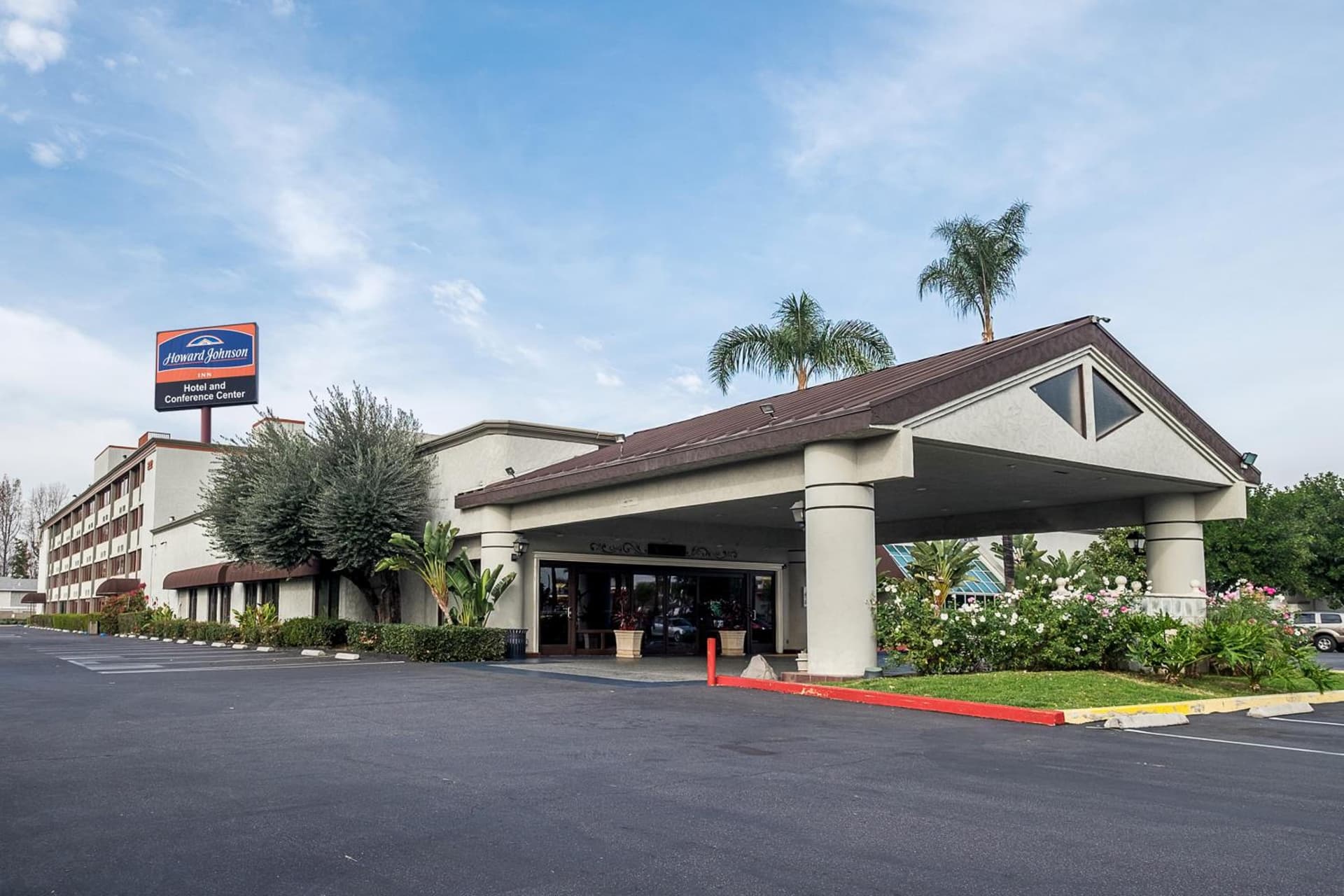 Howard Johnson by Wyndham Fullerton/Anaheim Conference Cntr — hotel in Fullerton, California