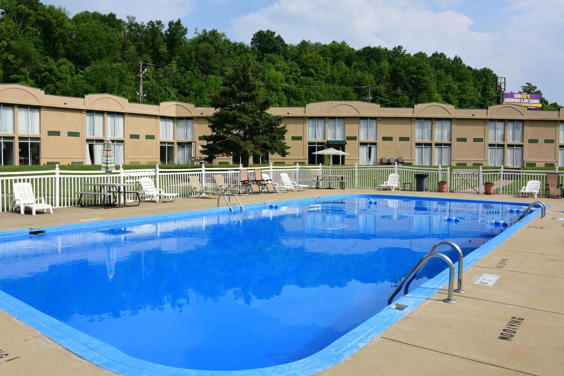 Red Roof Inn Cambridge, OH gallery photo in Cambridge, OH — image 7