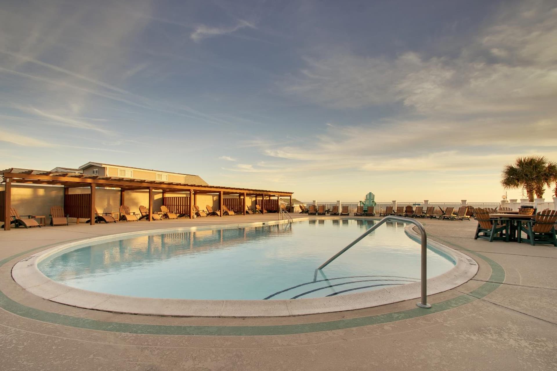 Islander Hotel & Resort property views in Emerald Isle, NC — gallery photo 3