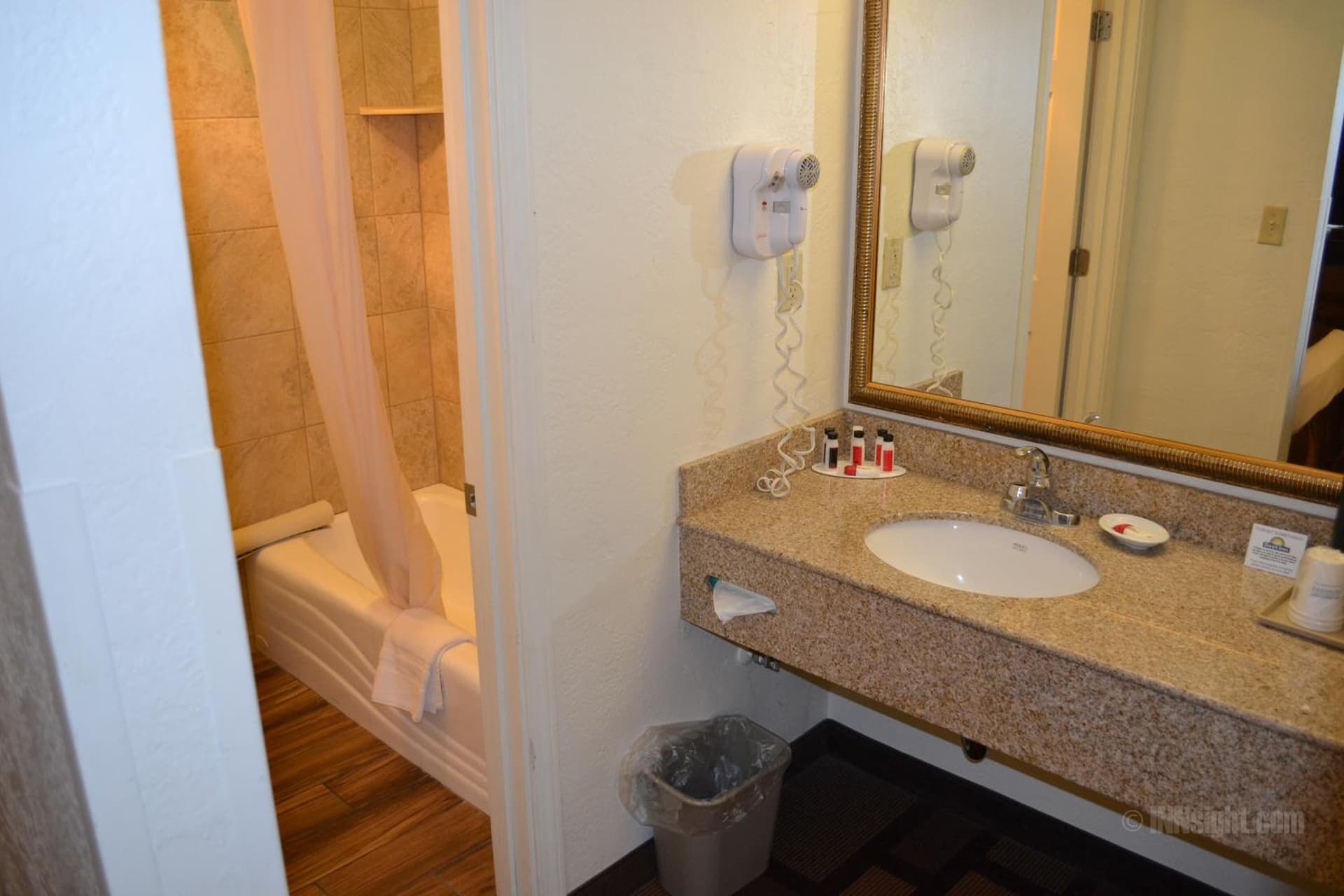 Days Inn & Suites by Wyndham Lodi property views in Lodi, CA — gallery photo 3