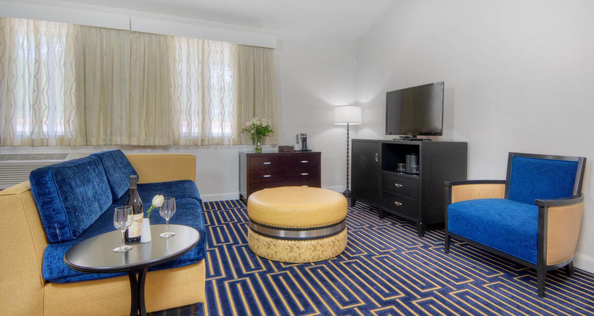 Best Western Plus Palm Court Hotel property views in Davis, CA — gallery photo 3