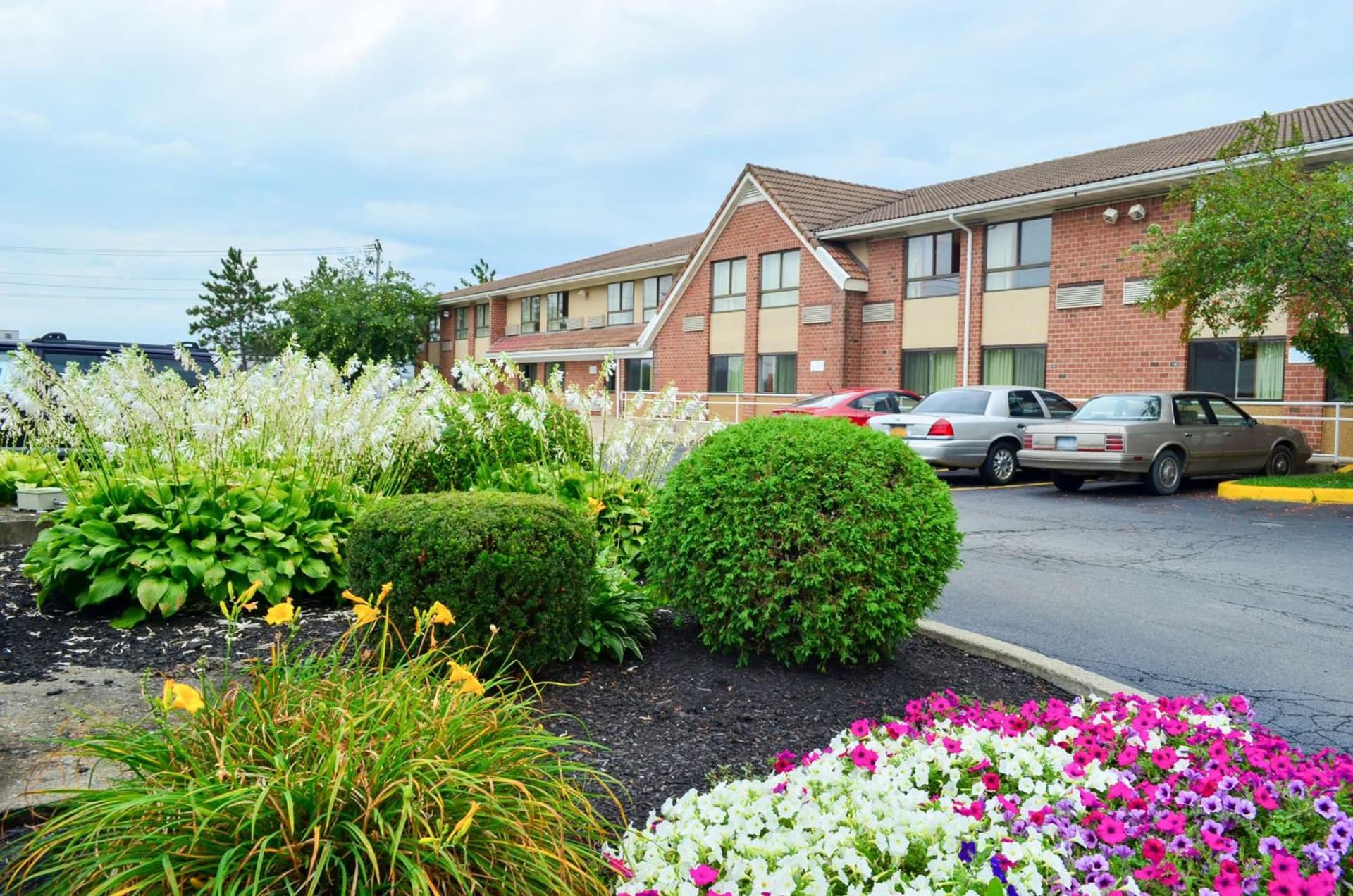 Motel 6-Albany, NY featured exterior or lobby in Albany, NY — similar hotel