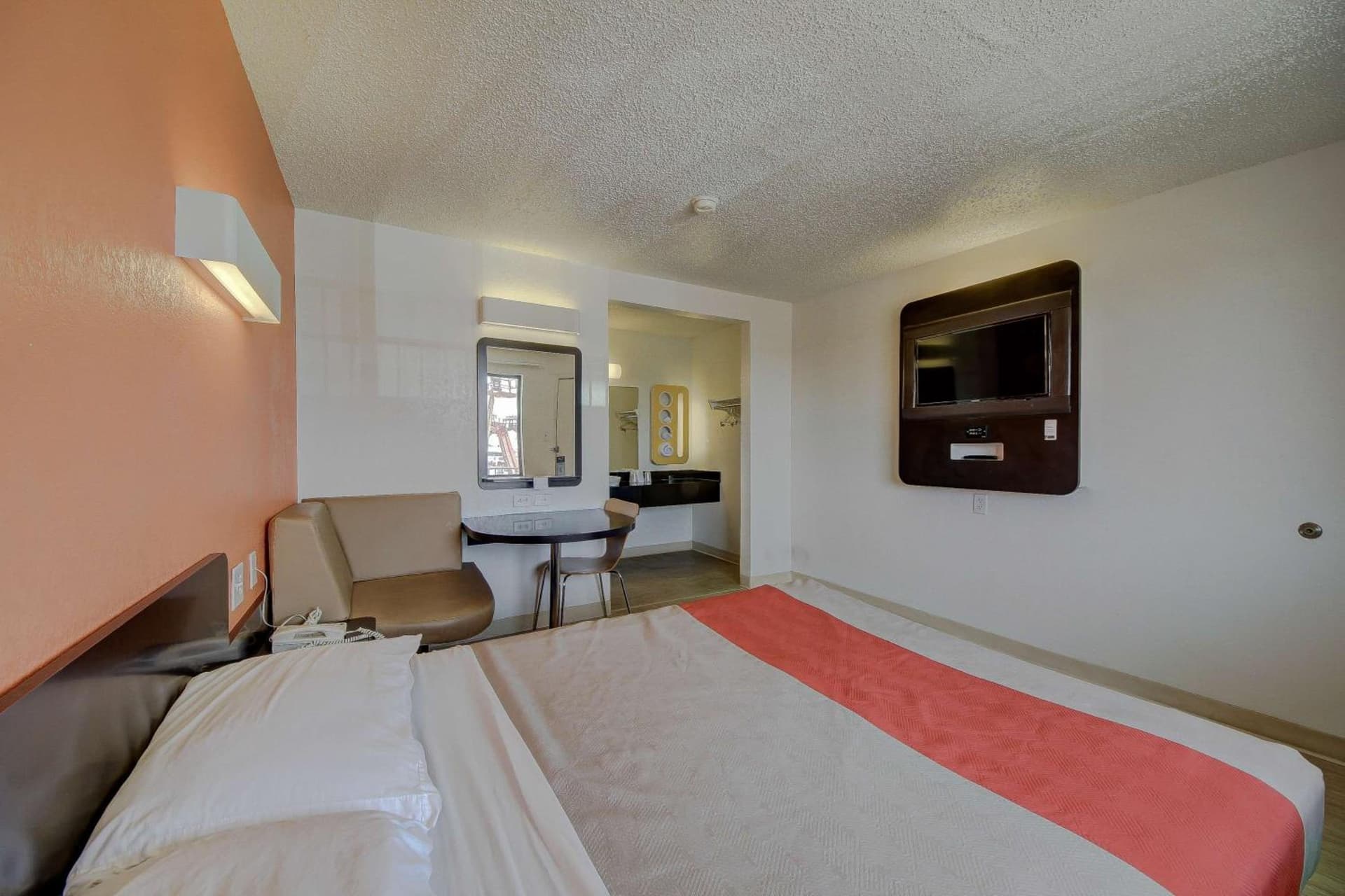 Motel 6-San Antonio, TX - Fort Sam Houston interior in San Antonio, TX — gallery photo 2