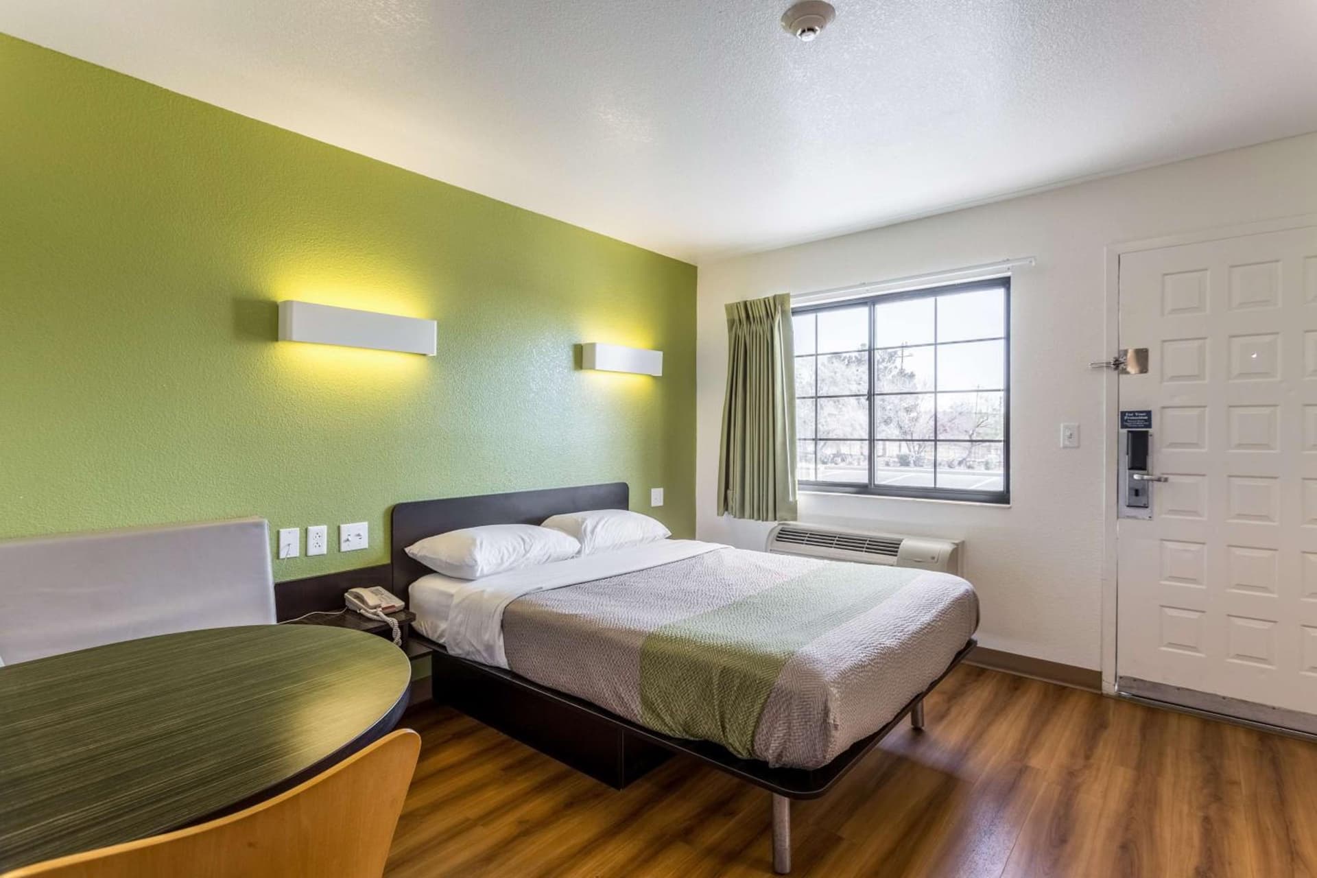 Motel 6-El Paso, TX - East gallery photo in El Paso, TX — image 10