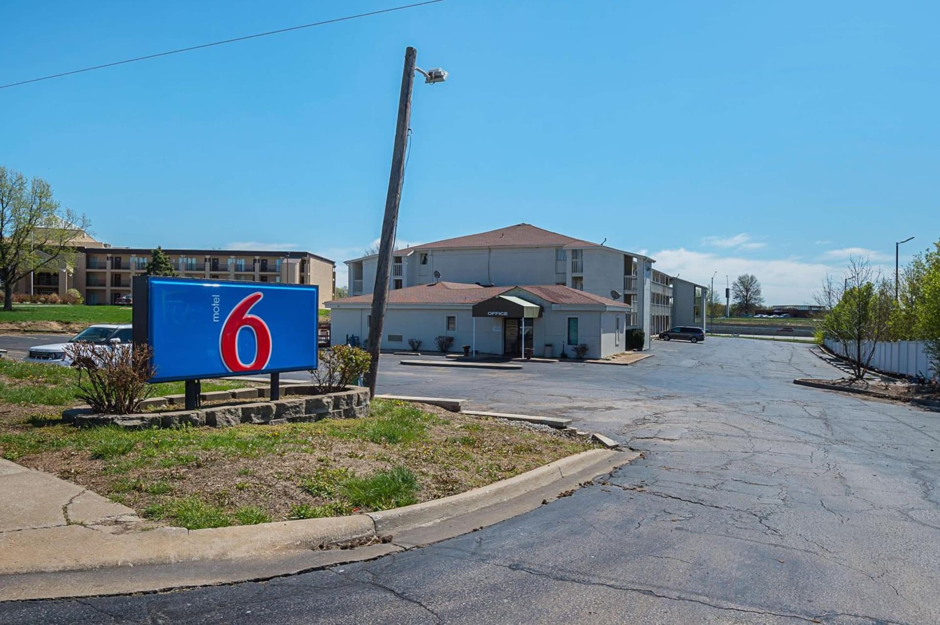 Motel 6-Blue Springs, MO interior in Blue Springs, MO — gallery photo 2