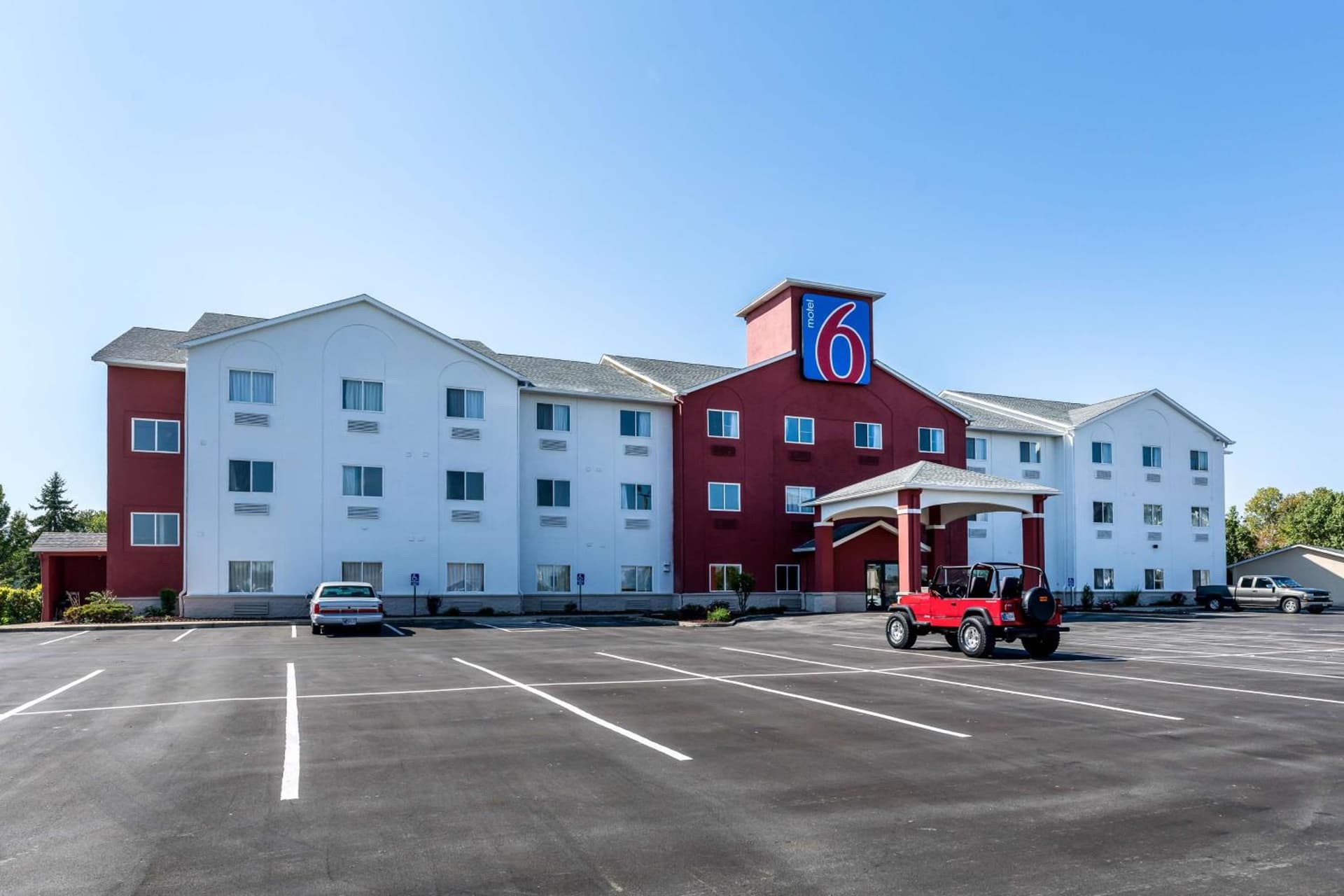 Motel 6-Indianapolis, IN - Southport featured exterior or lobby in Indianapolis, IN — similar hotel