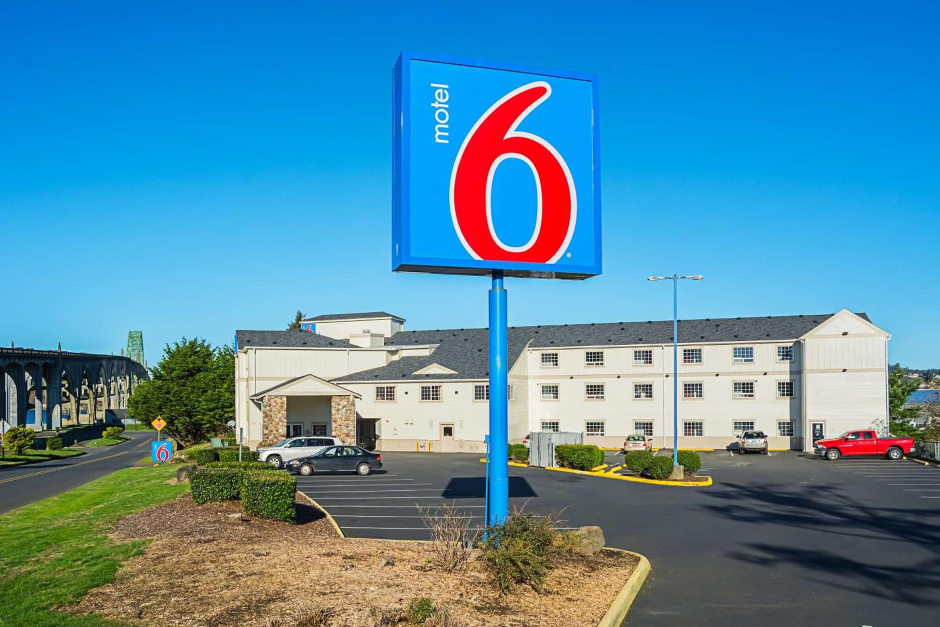 Motel 6-Newport, OR featured exterior or lobby in Newport, OR — similar hotel