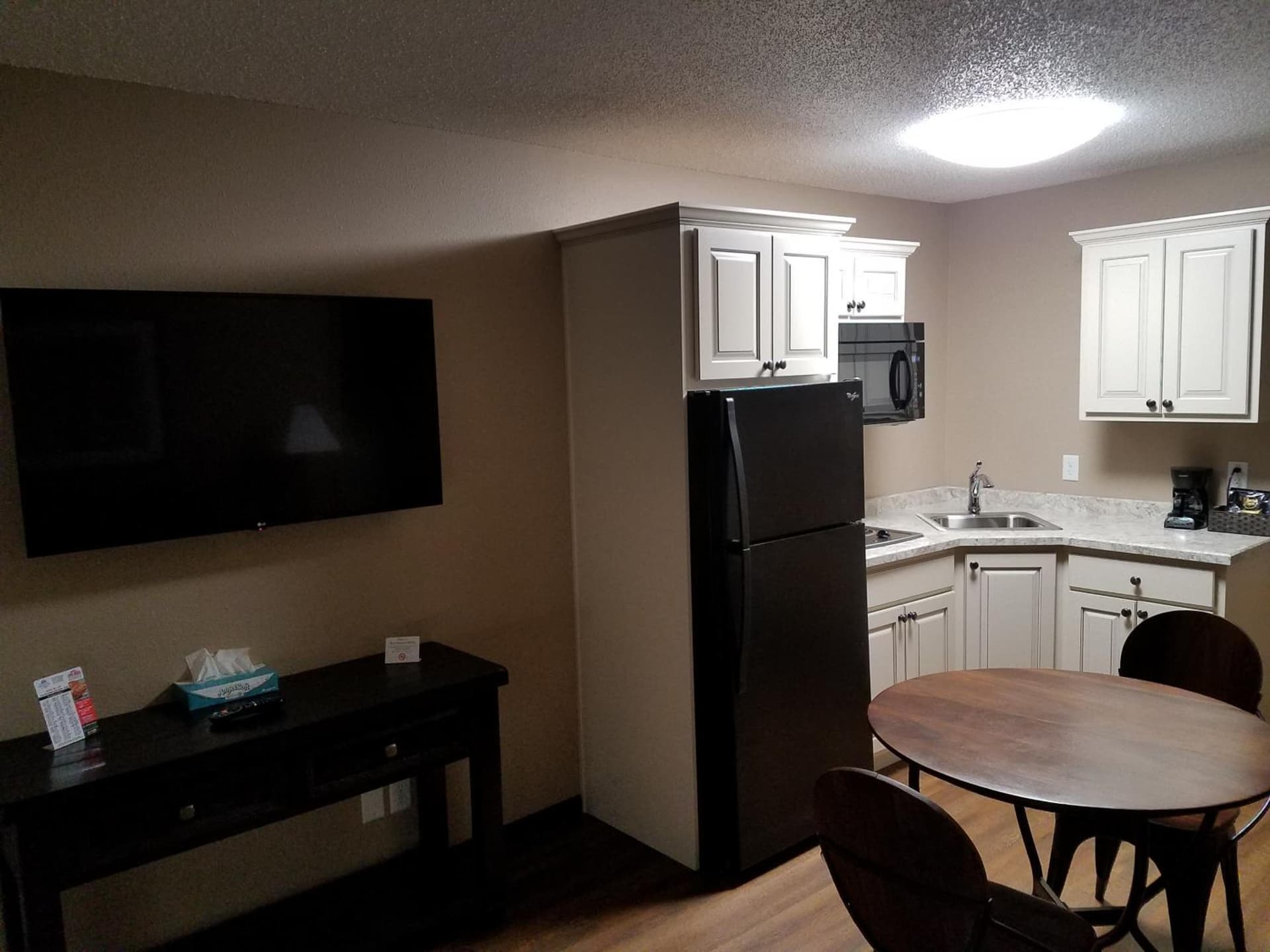 Americas Best Value Inn and Suites Bismarck interior in Bismarck, ND — gallery photo 2