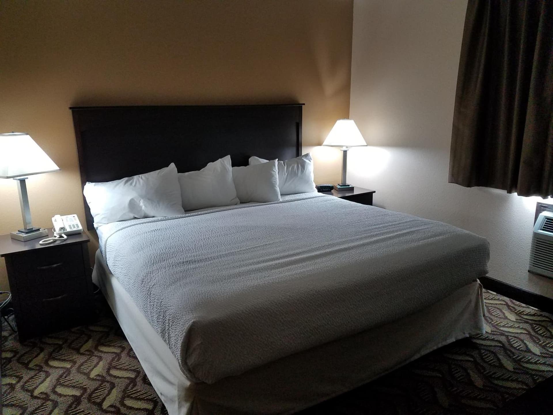 Americas Best Value Inn and Suites Bismarck gallery photo in Bismarck, ND — image 4