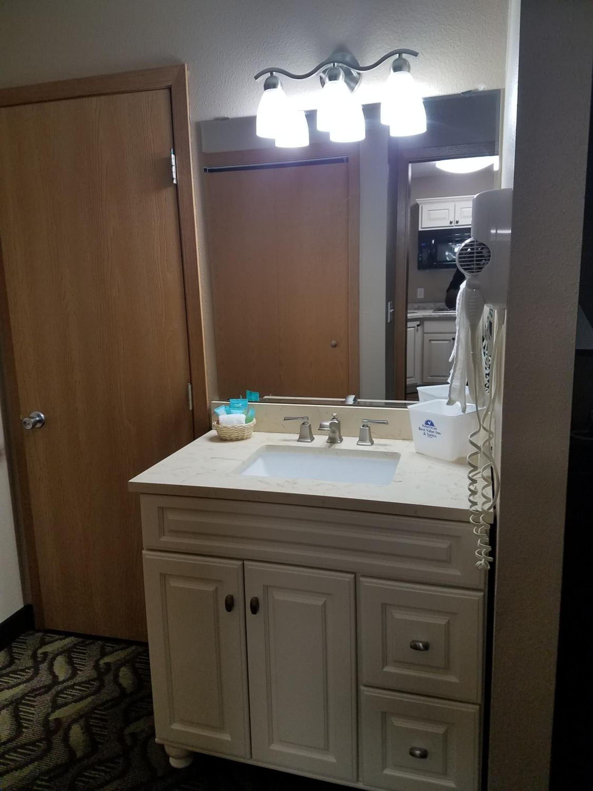 Americas Best Value Inn and Suites Bismarck gallery photo in Bismarck, ND — image 32