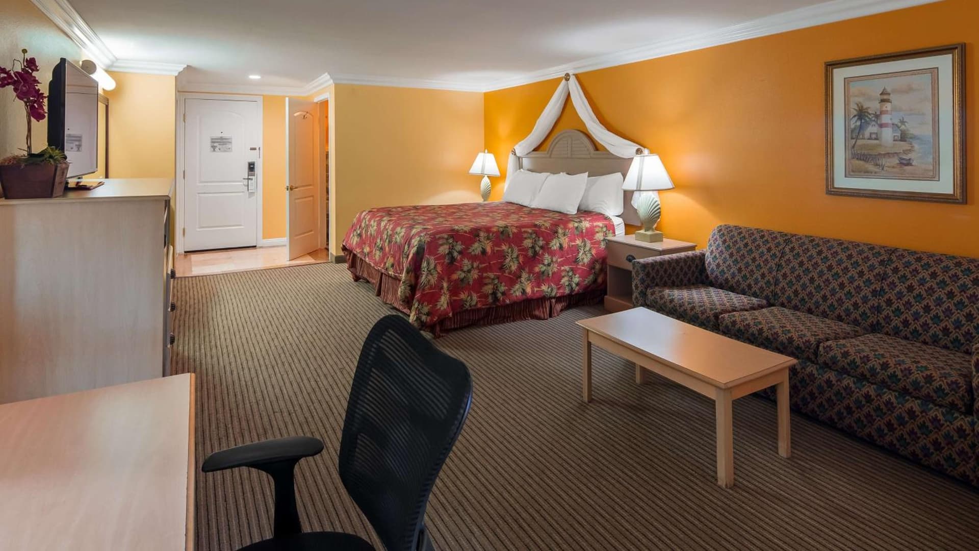 Best Western Harbour Inn & Suites Huntington - Sunset Beach interior in Huntington Beach, CA — gallery photo 2